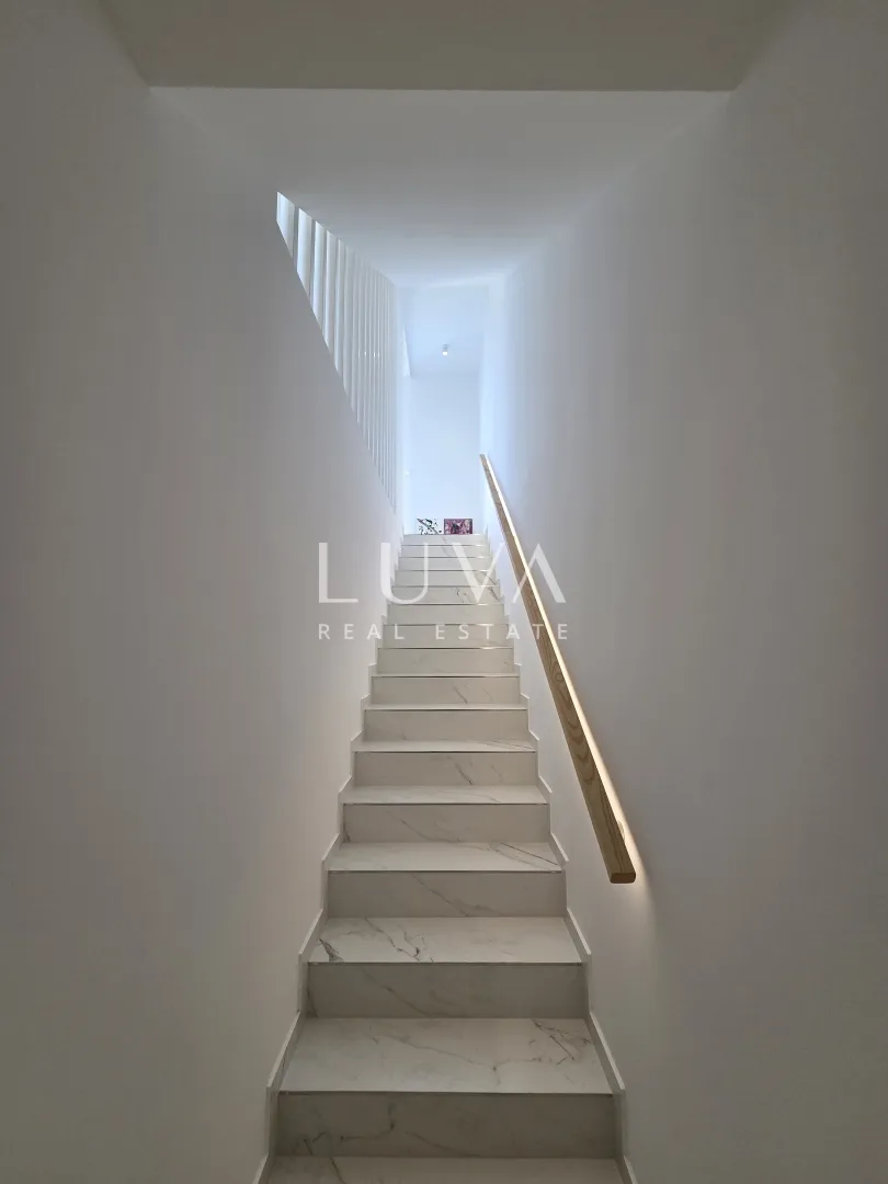 trogir, seget vranjica, kuća 200m2 s bazenom uz more - slika 6