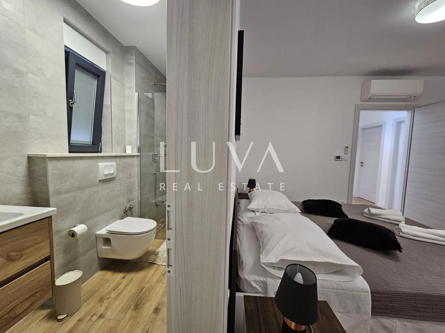 solin, koprivno, villa s bazenom, ljetnom kuhinjom na prodaju - slika 19