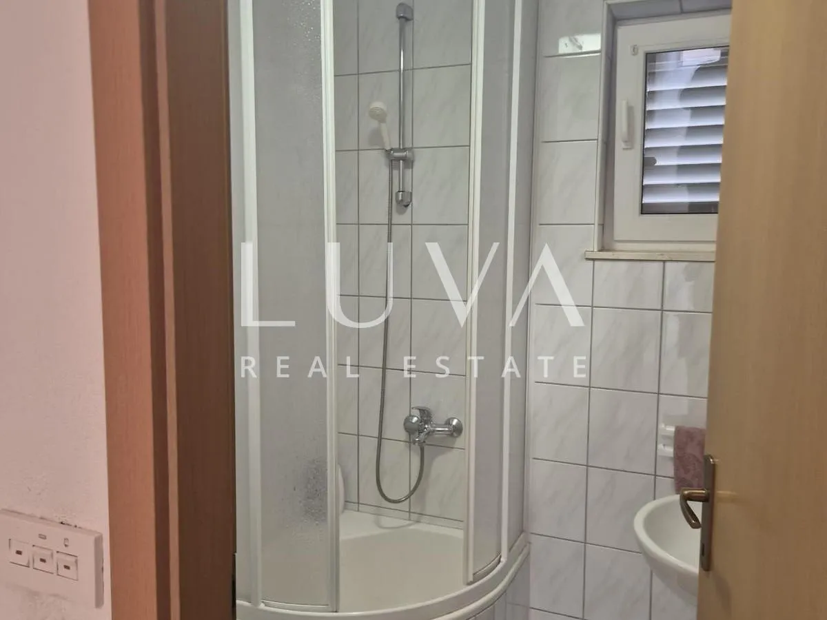 trogir, kuća 120 m2 blizu mora na prodaju - slika 11