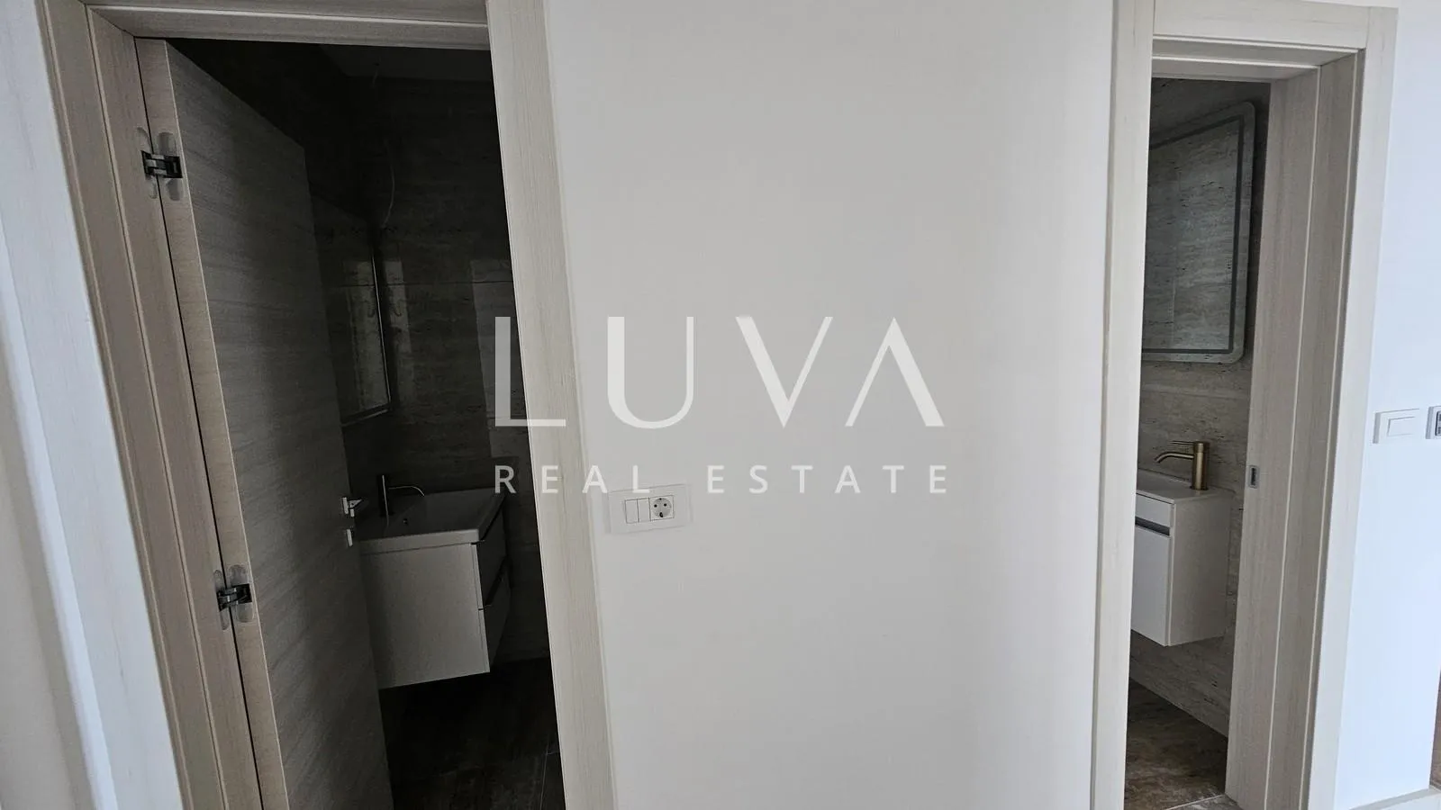 omiš, jesenice, penthouse s 134 m2 krovne terase sa pogledom na more - slika 15