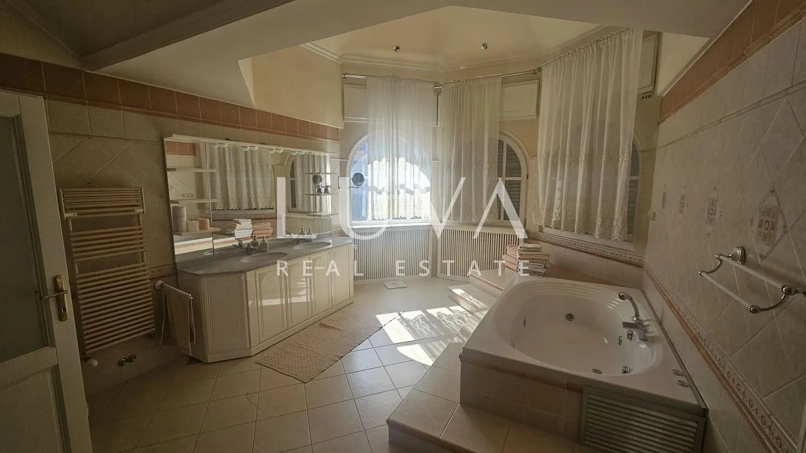 zagreb, gračani, luksuzno obiteljsko imanje, vila 810m2 na zemljištu 3.965m2 - slika 20