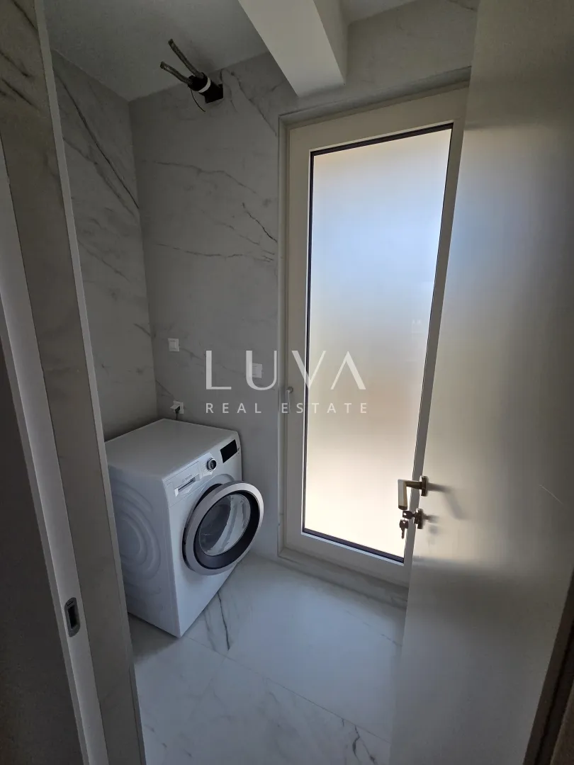 trogir, seget vranjica, kuća 200m2 s bazenom uz more - slika 13