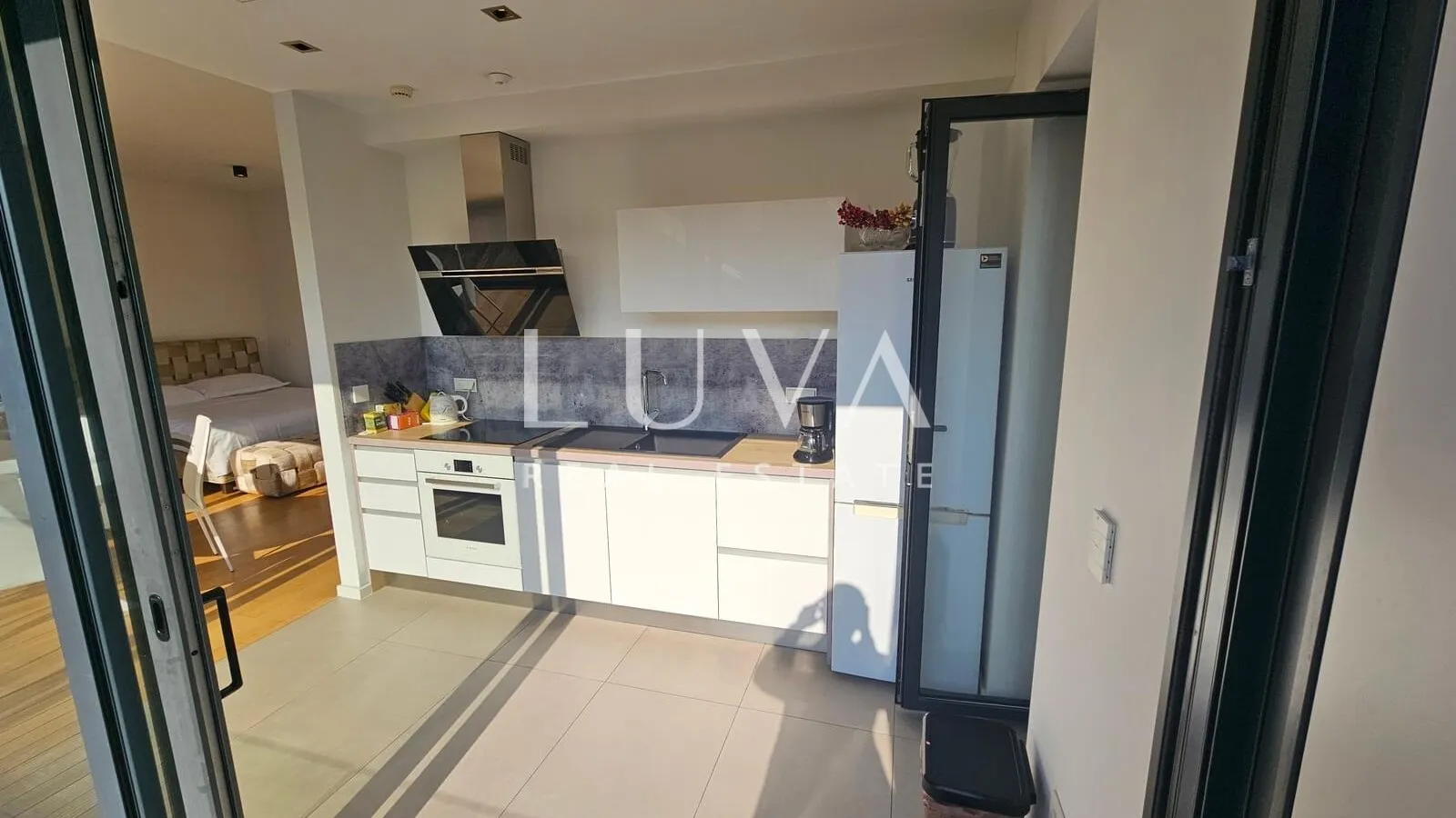 ban centar, studio apartman, terasa i garaža na prodaju - slika 7