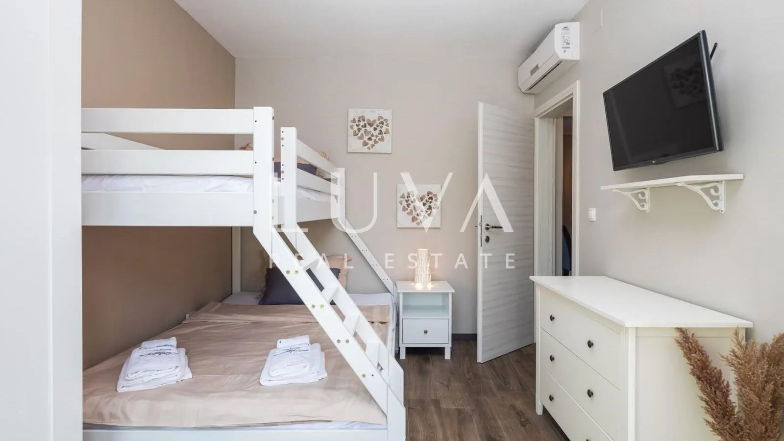 pag, luksuzna vila s bazenom blizu mora na prodaju - slika 37