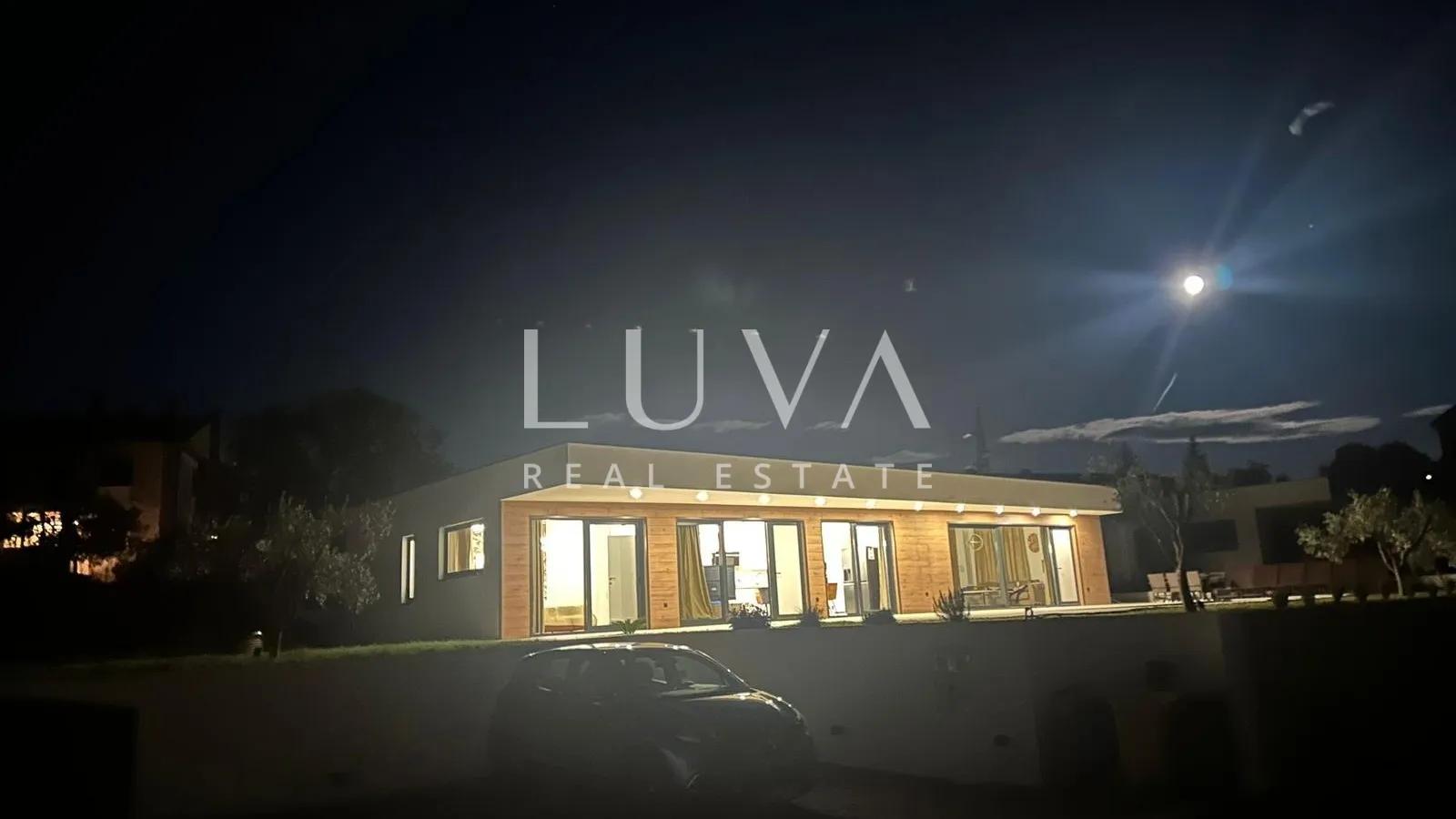 istra, labin, prodaje se moderna vila s bazenom i dva stana, 176 m2 - slika 24
