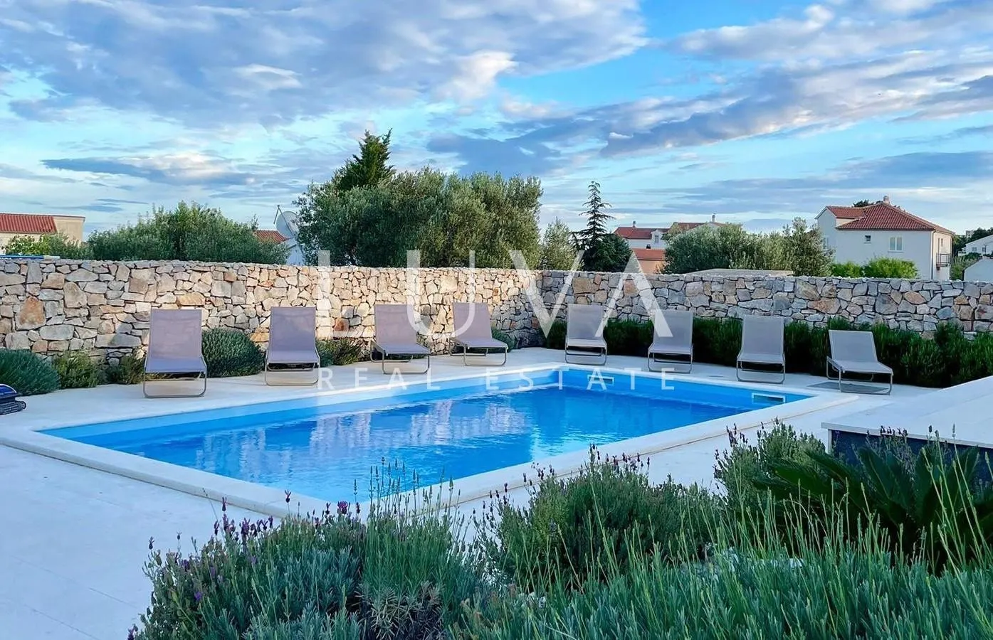 vodice, luksuzna vila s bazenom na prodaju - slika 2
