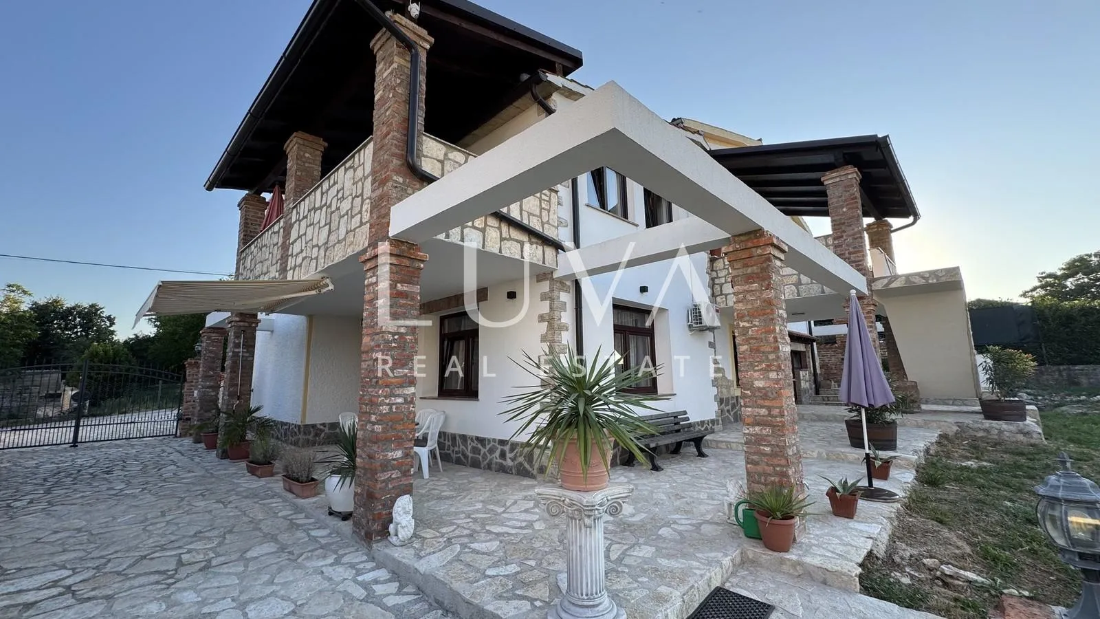 istra, višnjan, rustikalna kuća s tri apartmana, 580m2 - slika 22
