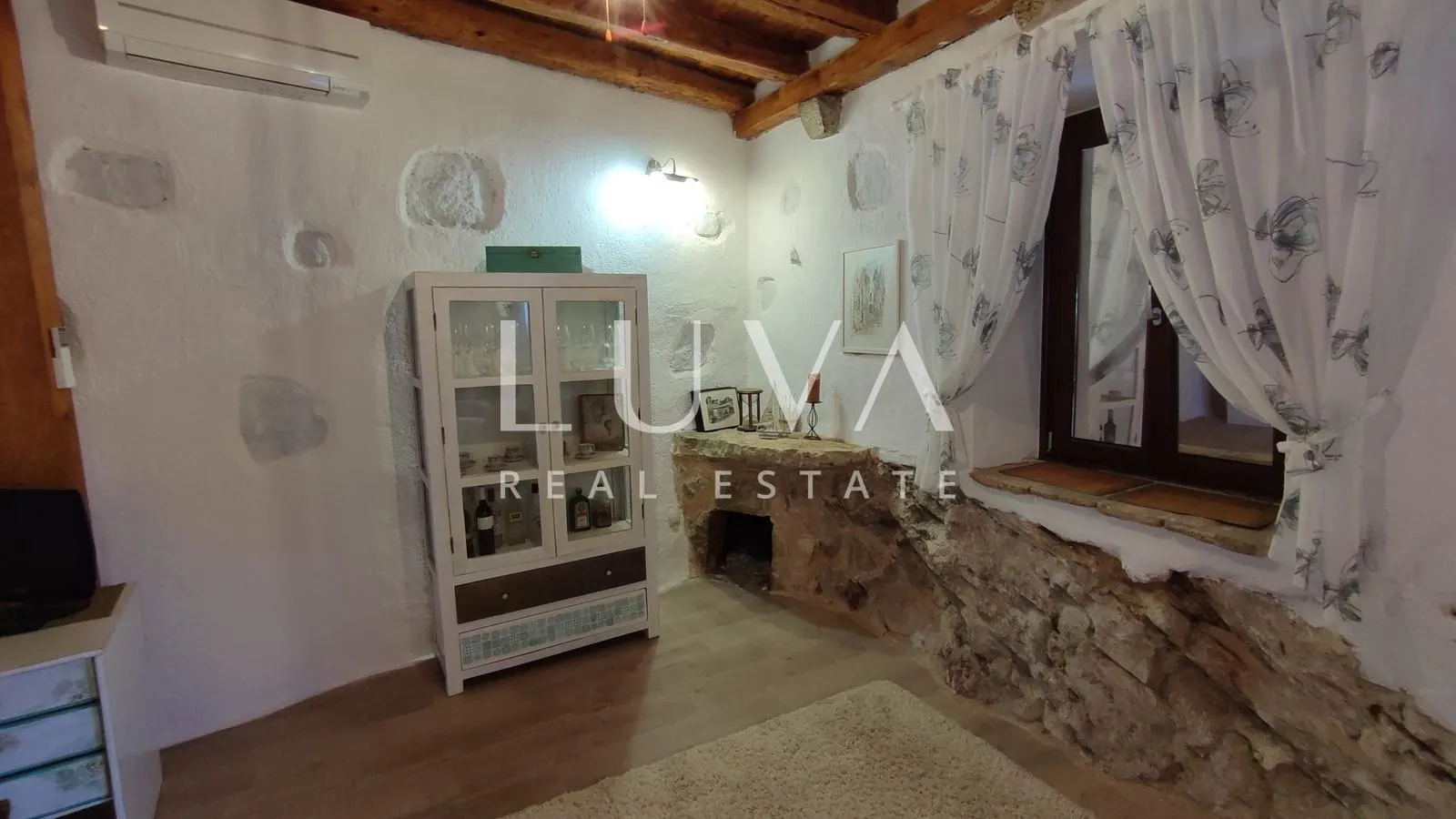 hvar, vrbanj, autentična kamena kuća s bazenom na prodaju - slika 10
