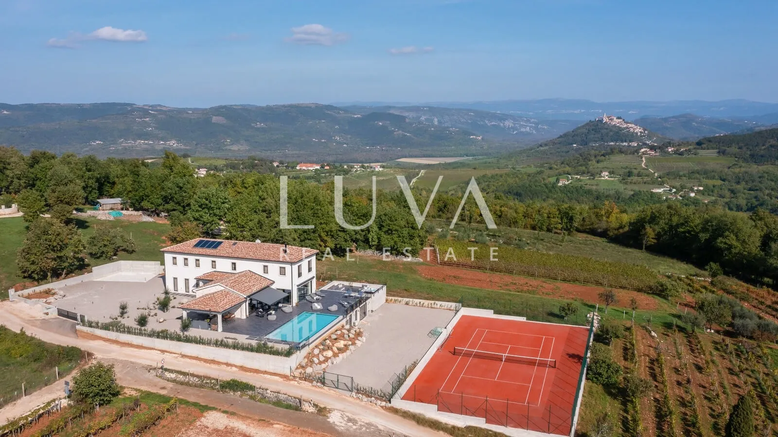 luksuzna vila s bazenom i tenis terenom, motovun, istra - slika 5