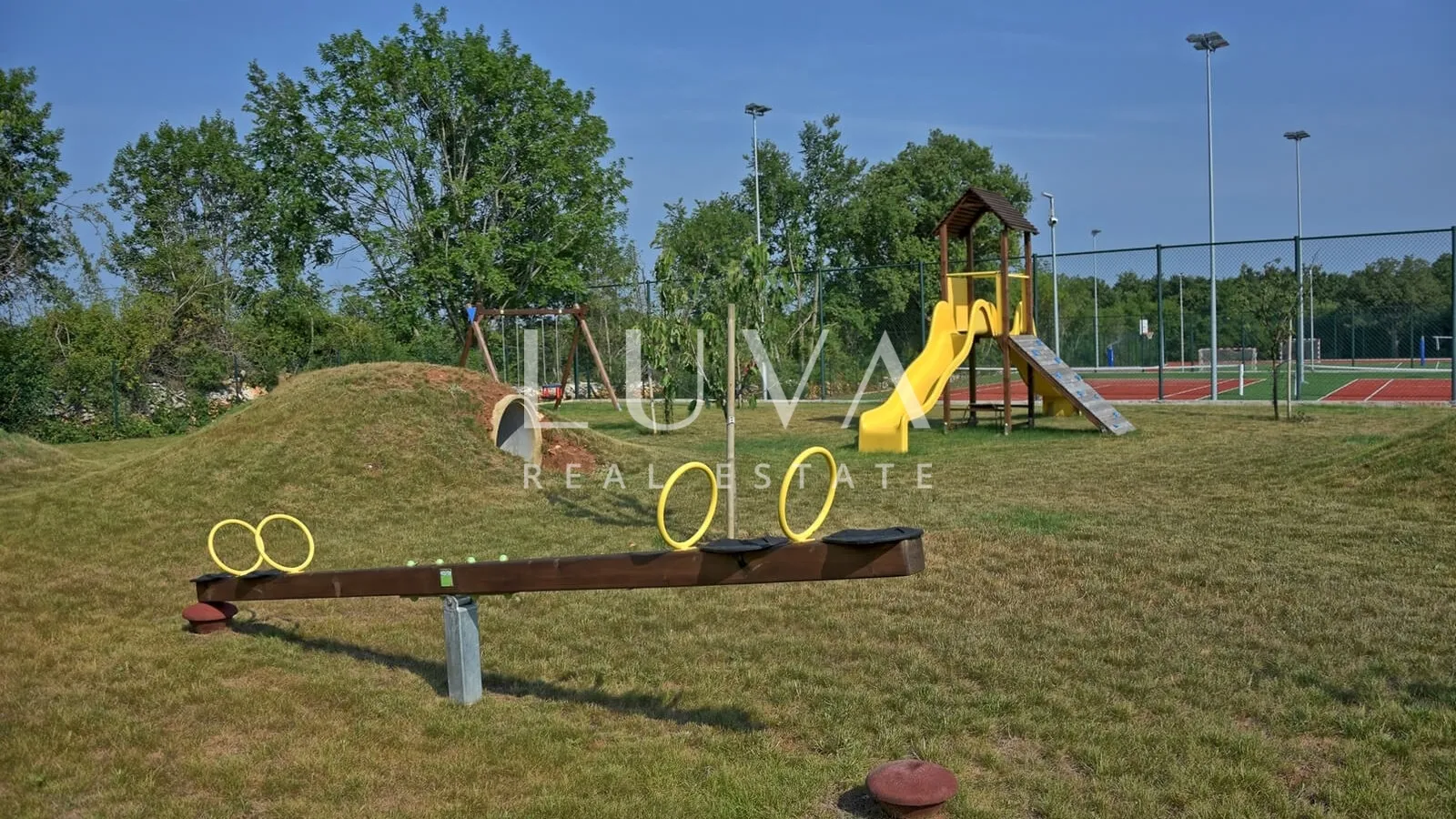 kanfanar, istra, luksuzna vila s bazenom, igralištem i sportskim terenima - slika 23