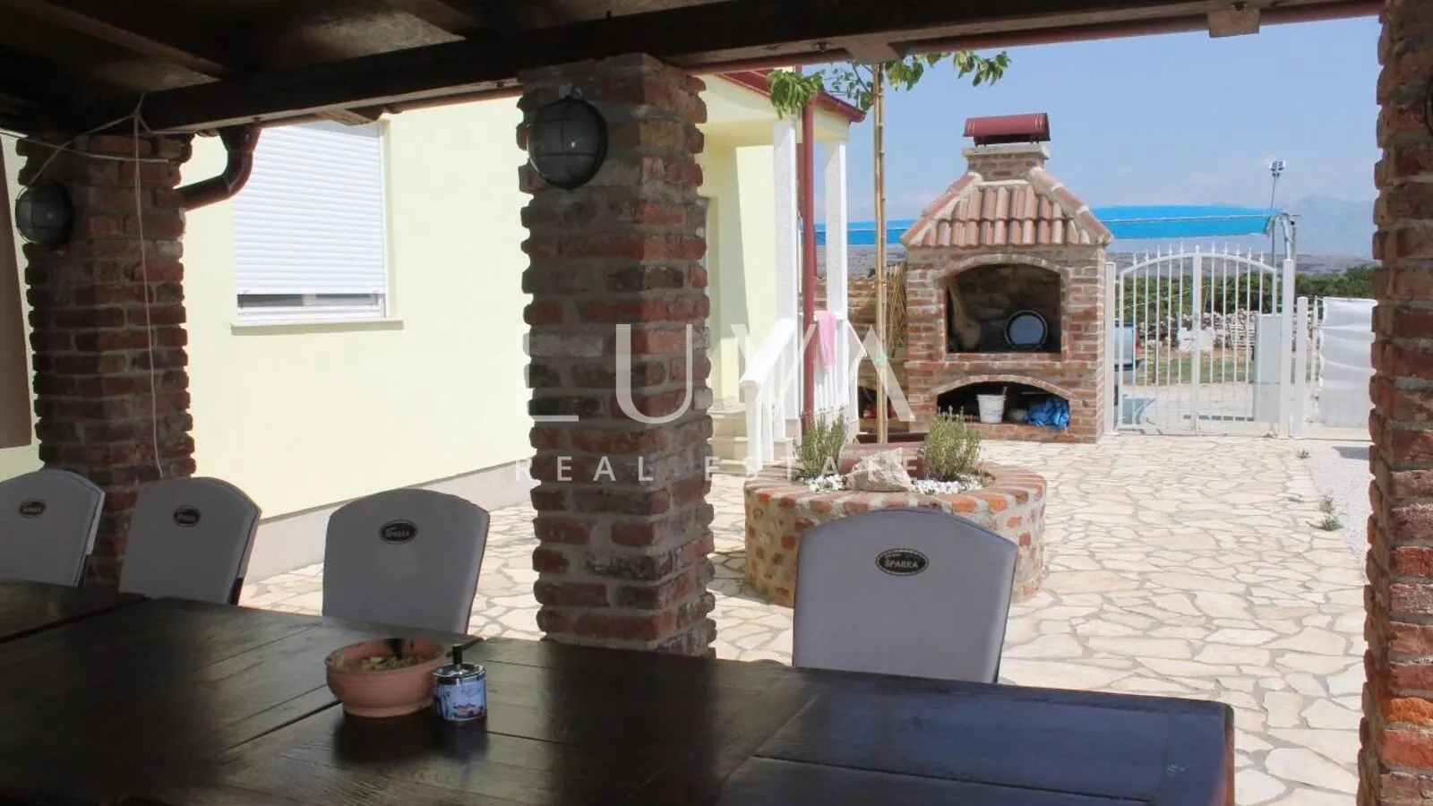proboj, pag, kuća 100m2 s bazenom, prodaja - slika 4