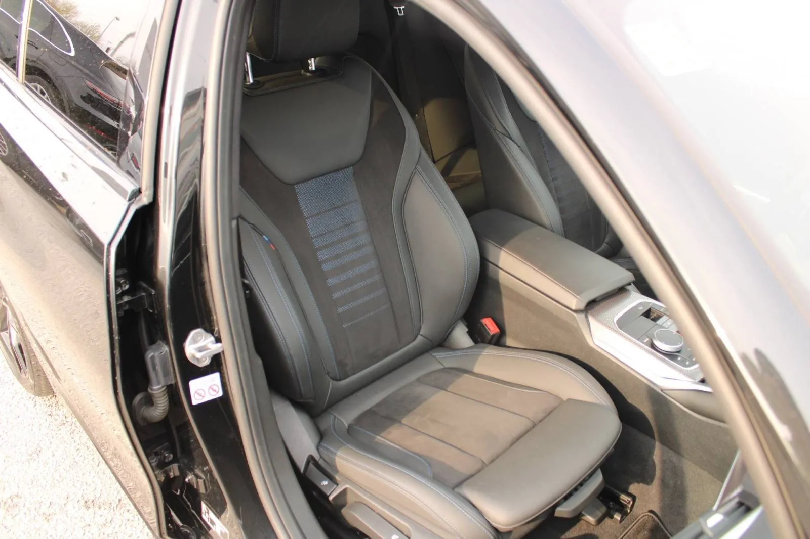 bmw serija 3 touring 320d xdrive m paket *head up, led, kamera* - slika 12