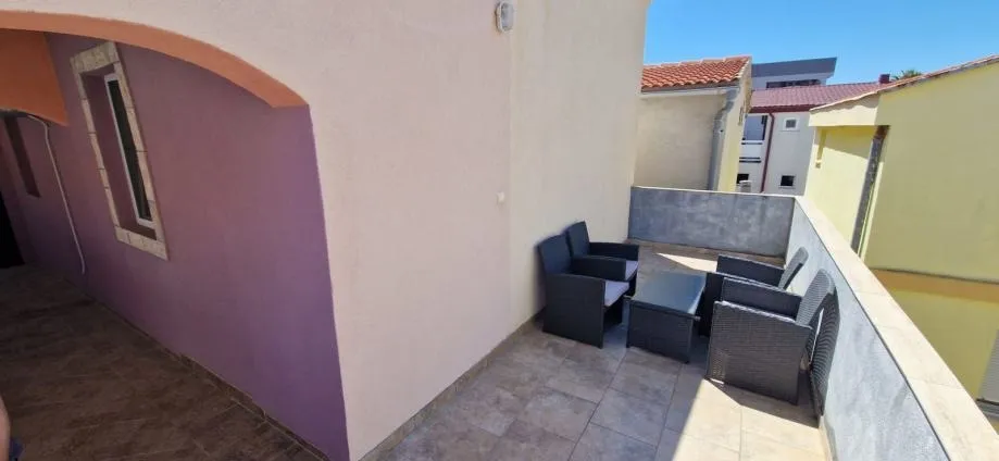 vir, kuća s 2 apartmana(148m2), 150 metara do plaže (prodaja) - slika 12