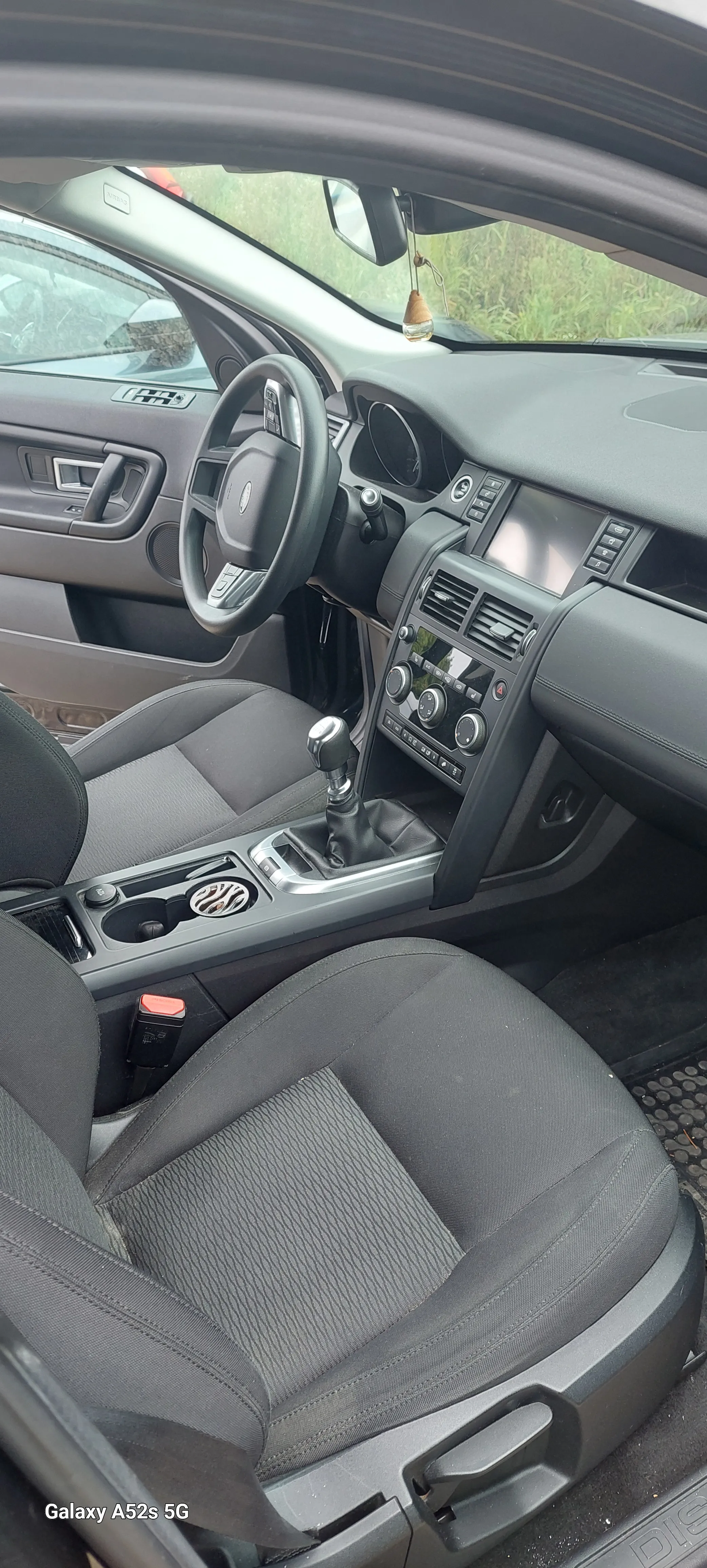 prodajem land rover discoveri sport - slika 5
