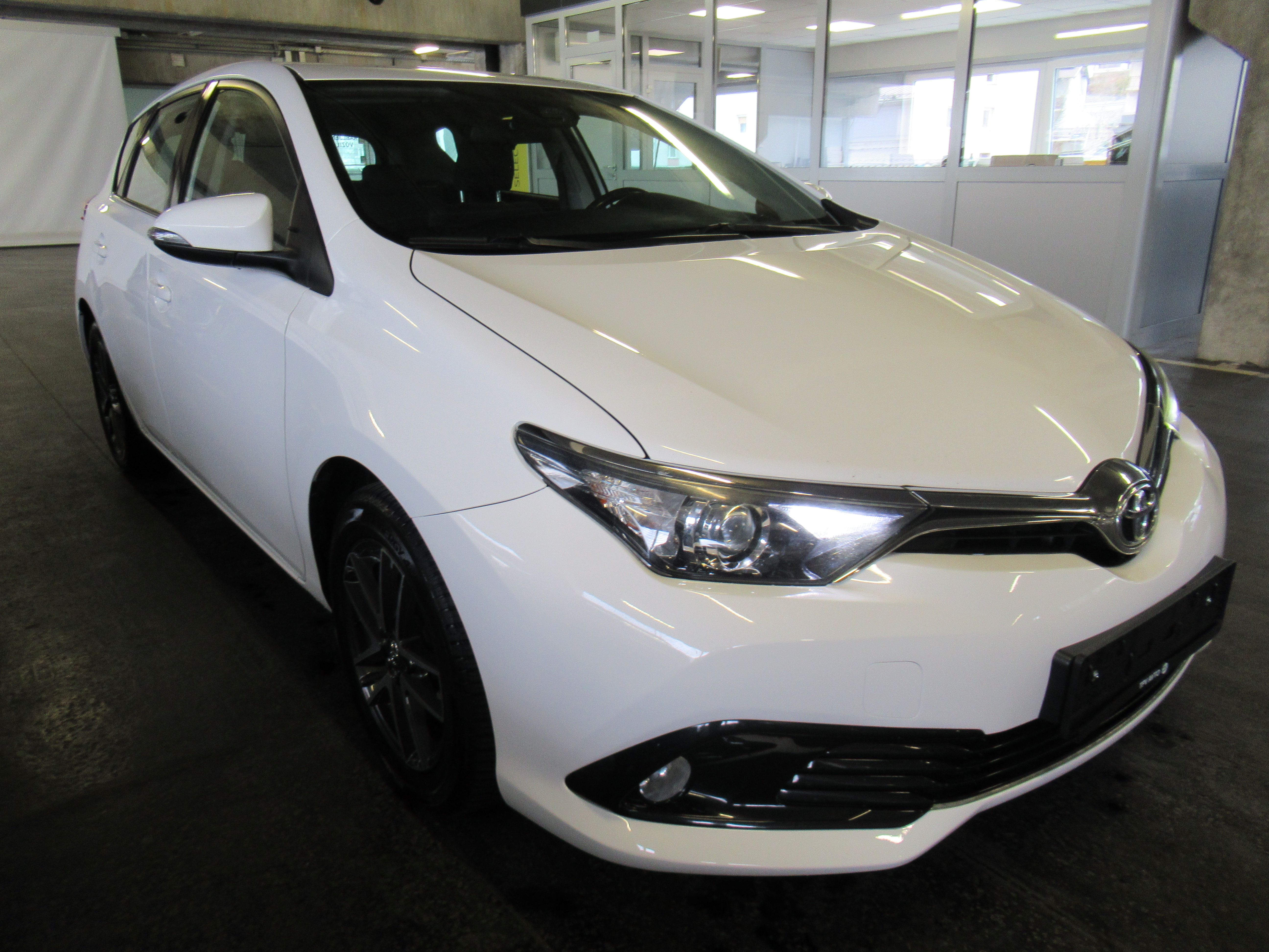 toyota auris 1.2 turbo luna - slika 7