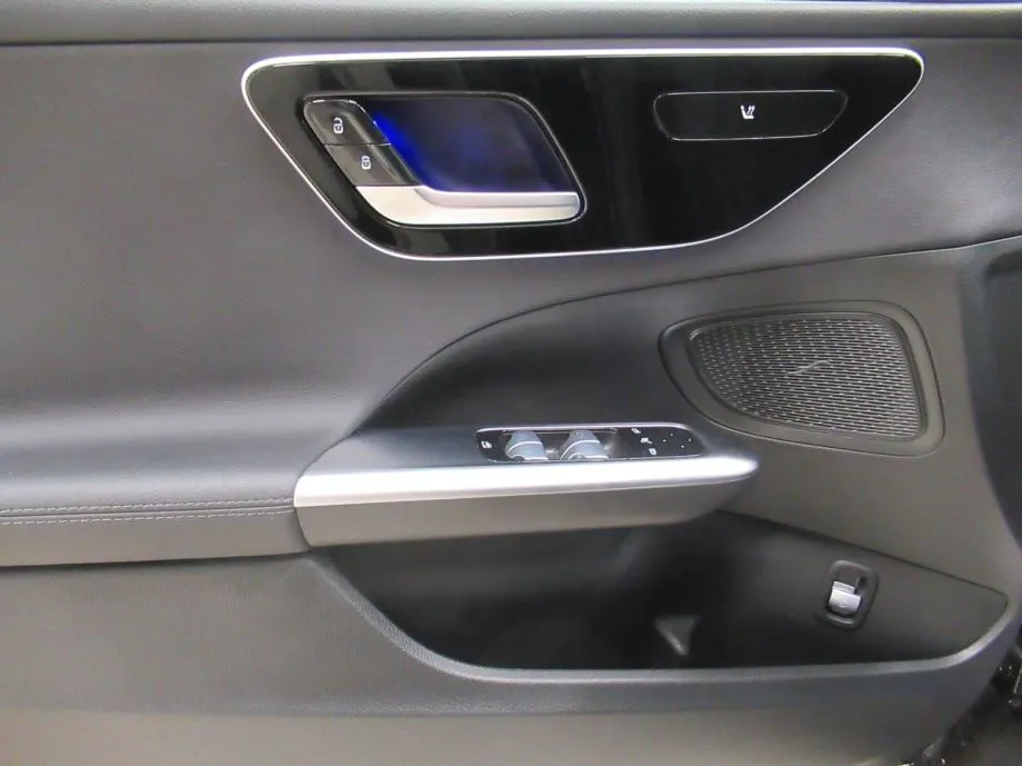 mercedes-benz c-klasa 220 d avantgarde advanced plus - slika 16