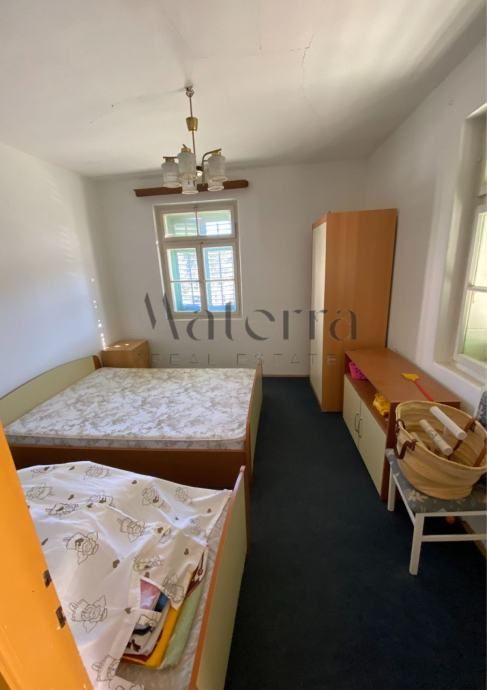 murter, samostojeća kuća sa 2 stana,parcela 558m2, frekventna lokacija - slika 8