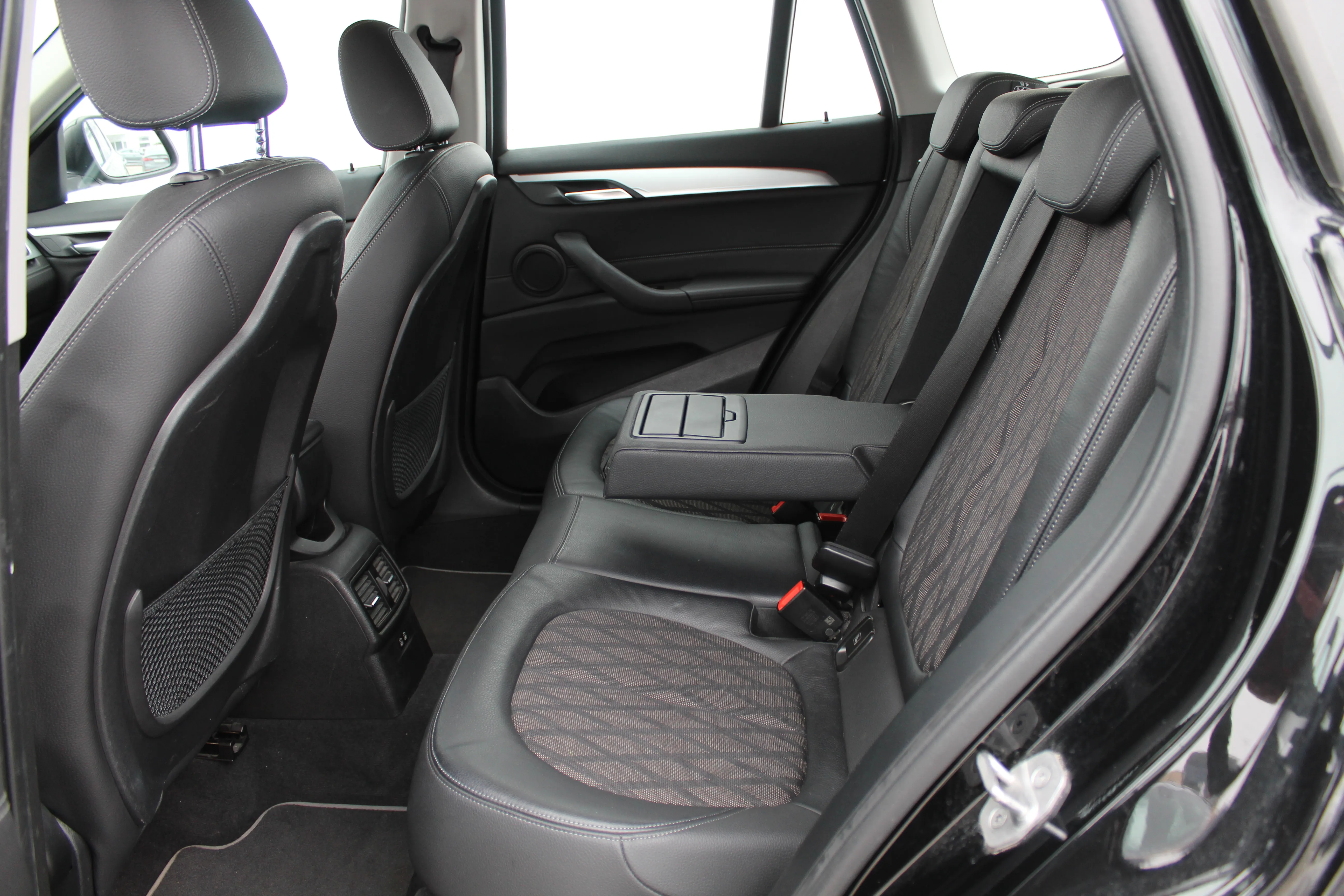 13055 bmw x1 sdrive16d xline - slika 11