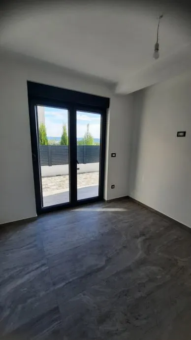 !!stan sa vrtom : murter, 78.00 m2, novogradnja (prodaja) - slika 12