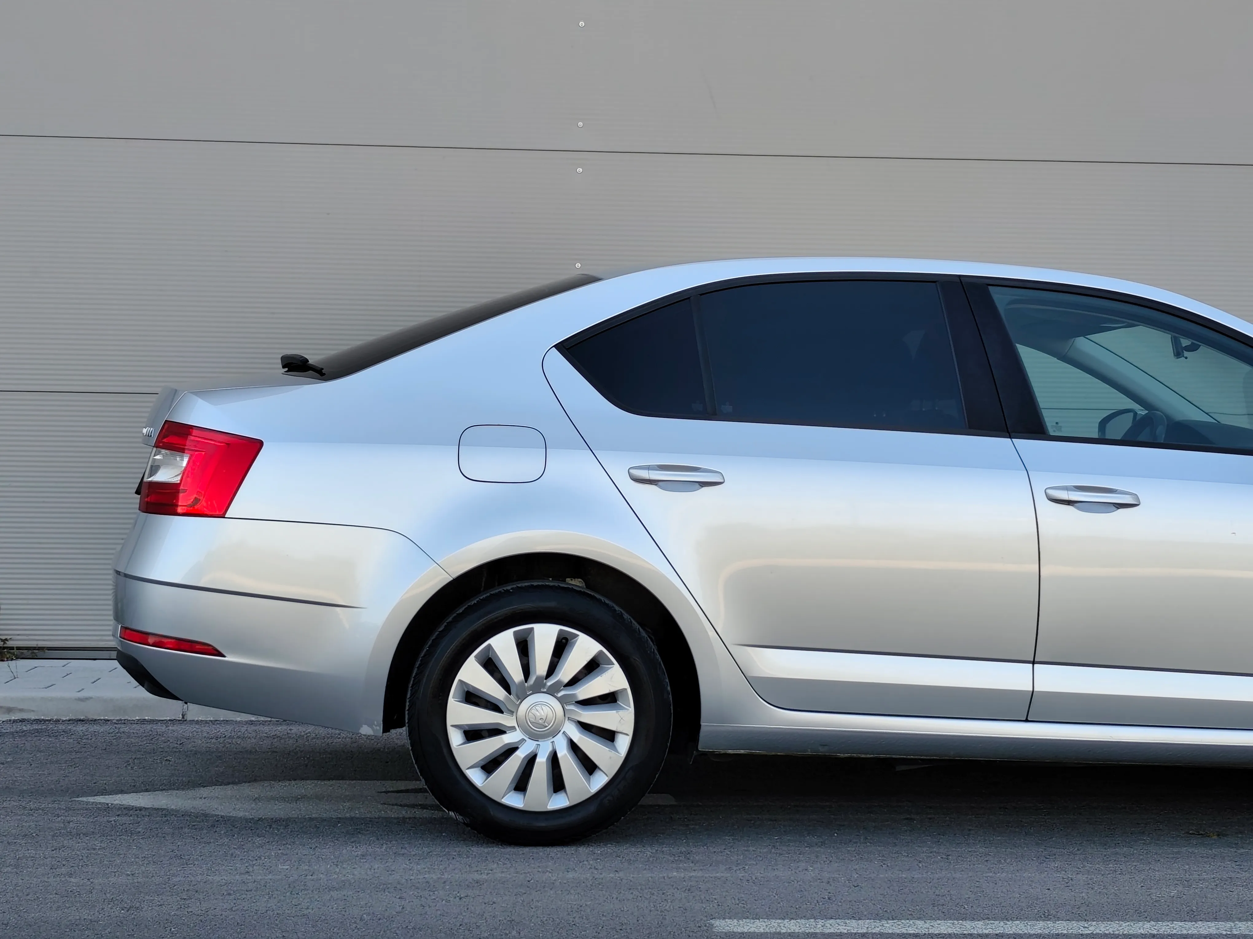škoda octavia 1,6 tdi simply |hr auto |veliki servsi |odlično stanje - slika 13
