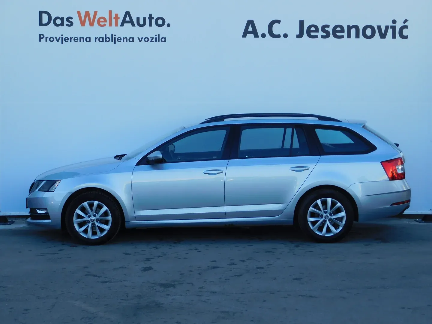 05884 škoda octavia combi style 1.6 tdi - slika 6