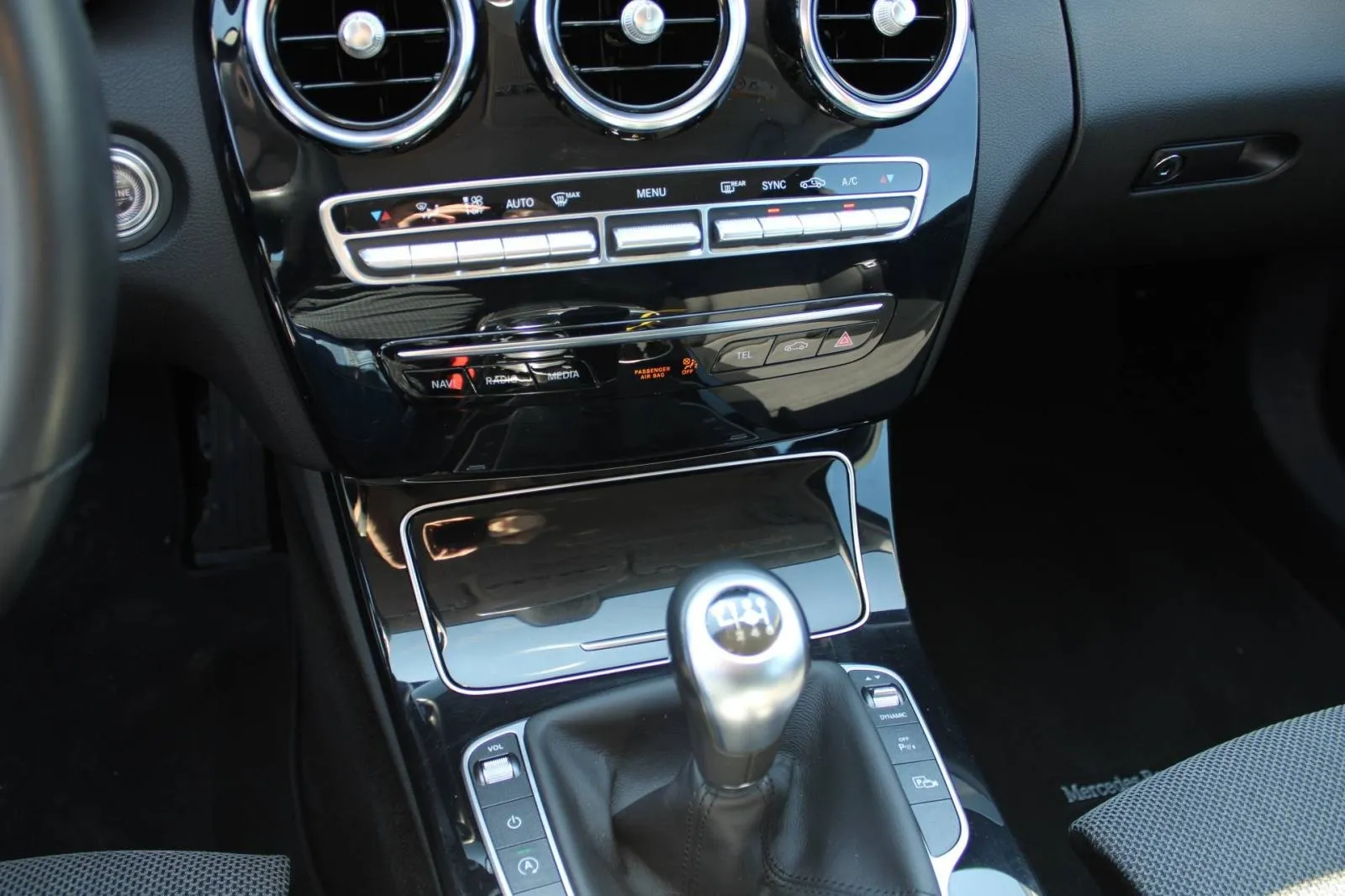 mercedes-benz klasa c 180d *led, navigacija, kamera* - slika 9