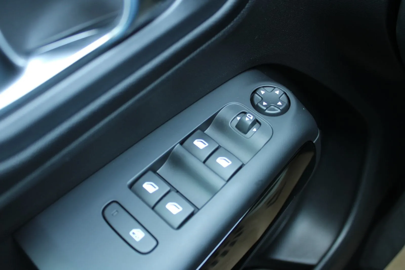 citroën c5 aircross 1.2 130 s&s automatik feel pack *led, kamera* - slika 13