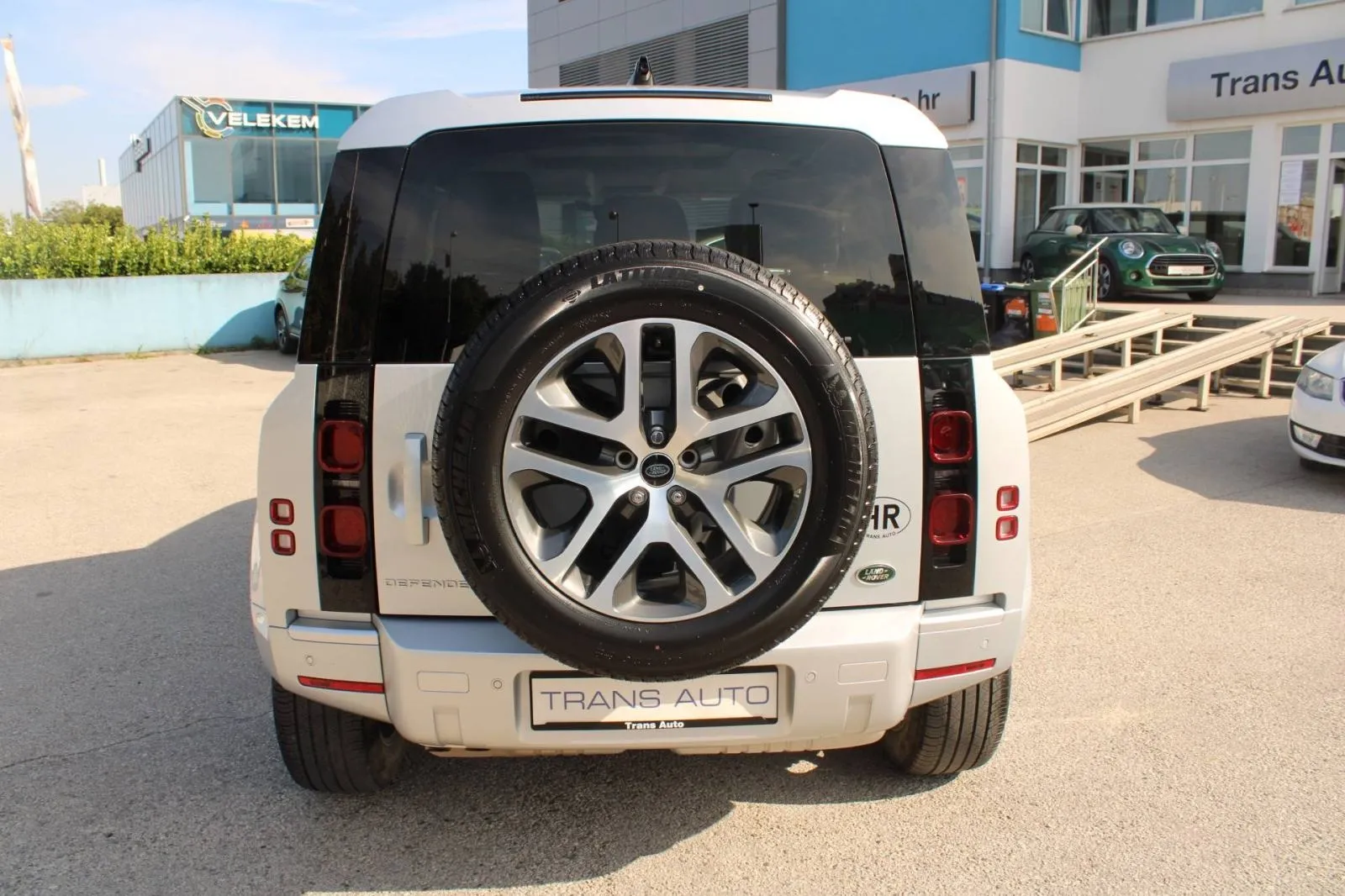 land rover defender 3.0 d6 250 90xs edition awd *panorama,navigacija* - slika 6