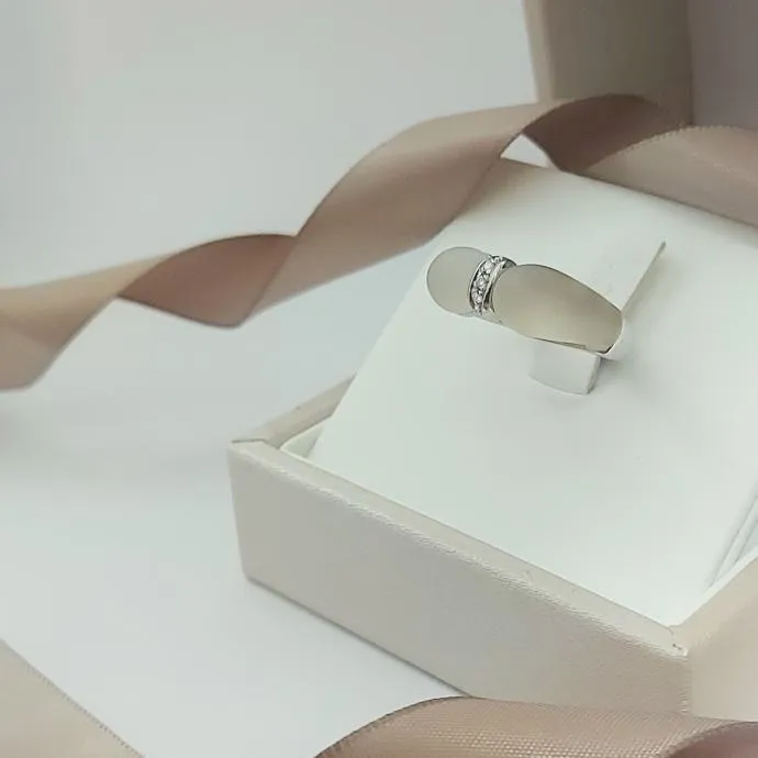 zlatni prsten s dijamantima 18k 0,06ct / r1, rate ! - slika 3