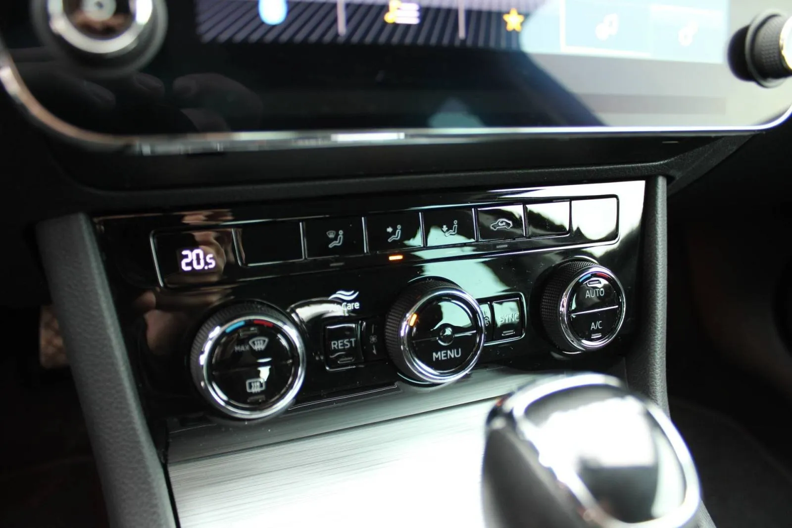 škoda superb 2.0 tdi dsg *led, navigacija, kamera* - slika 19
