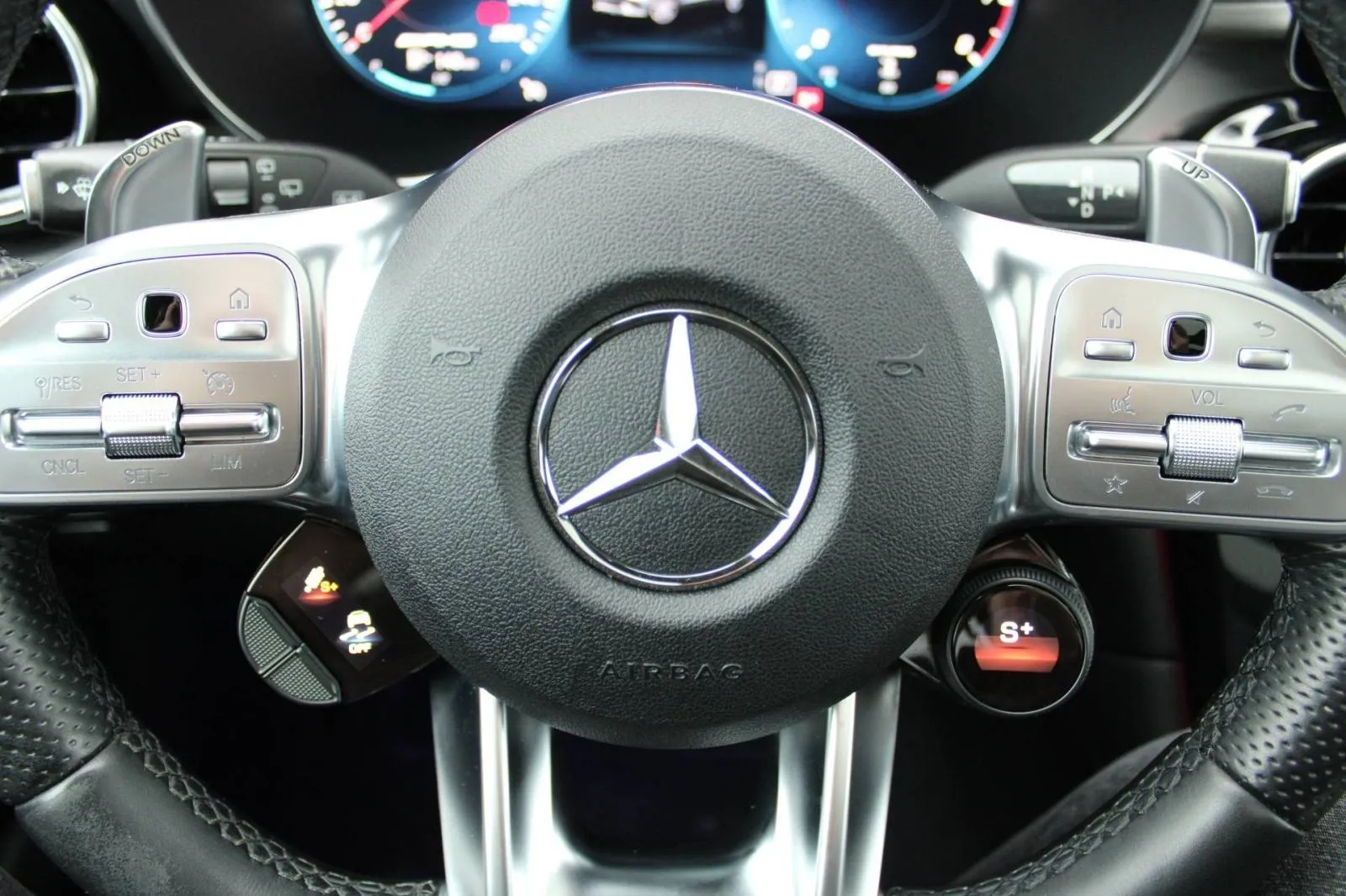 mercedes-benz glc 43 amg 4matic *panorama, led, kamera 360* - slika 18