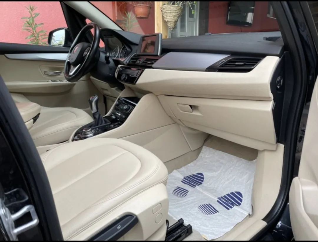 bmw 2 a.tourer 216d koža navi top stanje - slika 13