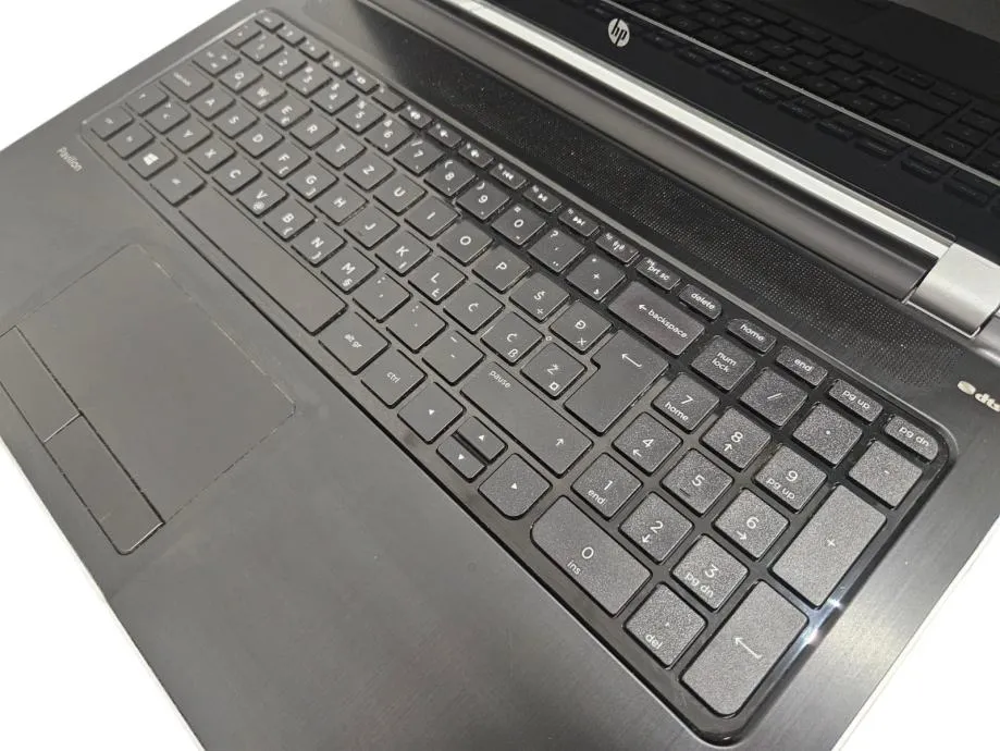 laptop hp pavilion 15-n222sm /amd a10-5745m /8gb // r1,rate! - slika 4