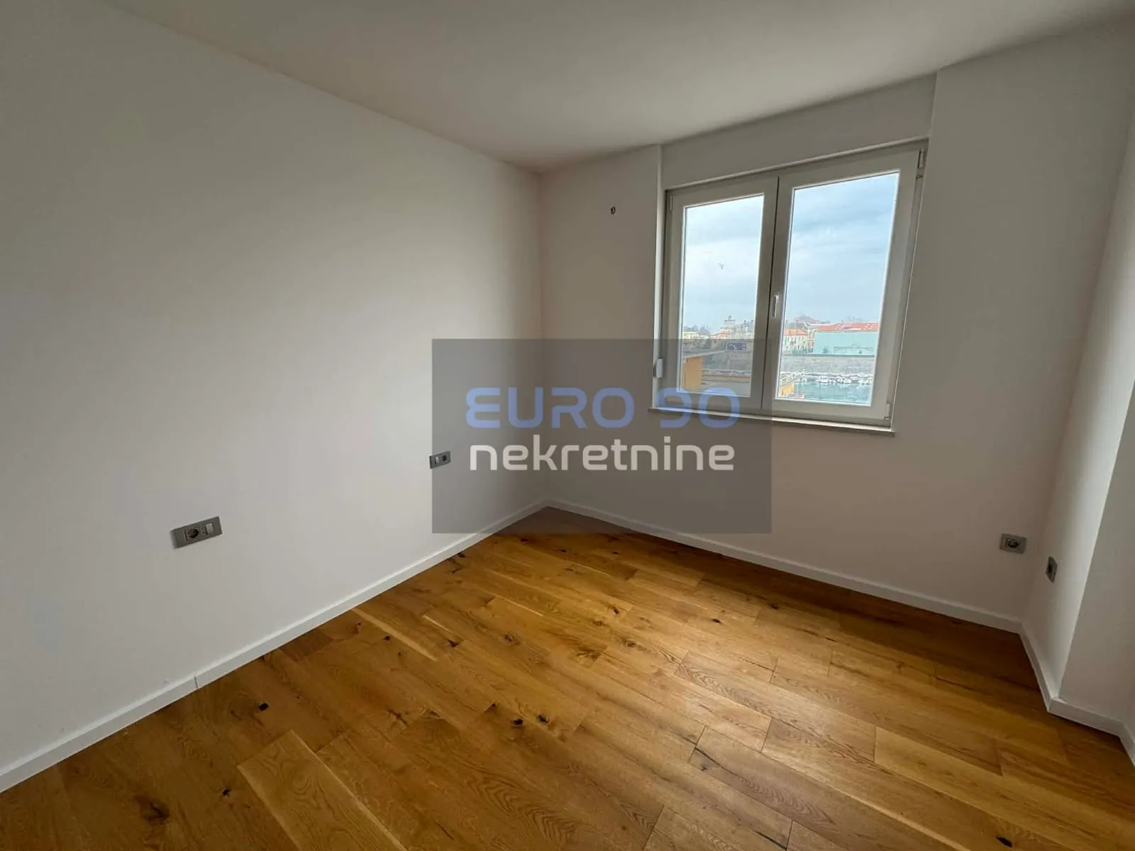 zadar/branimirova obala-renoviran dvosoban stan s liftom,60m2,lokacija - slika 13