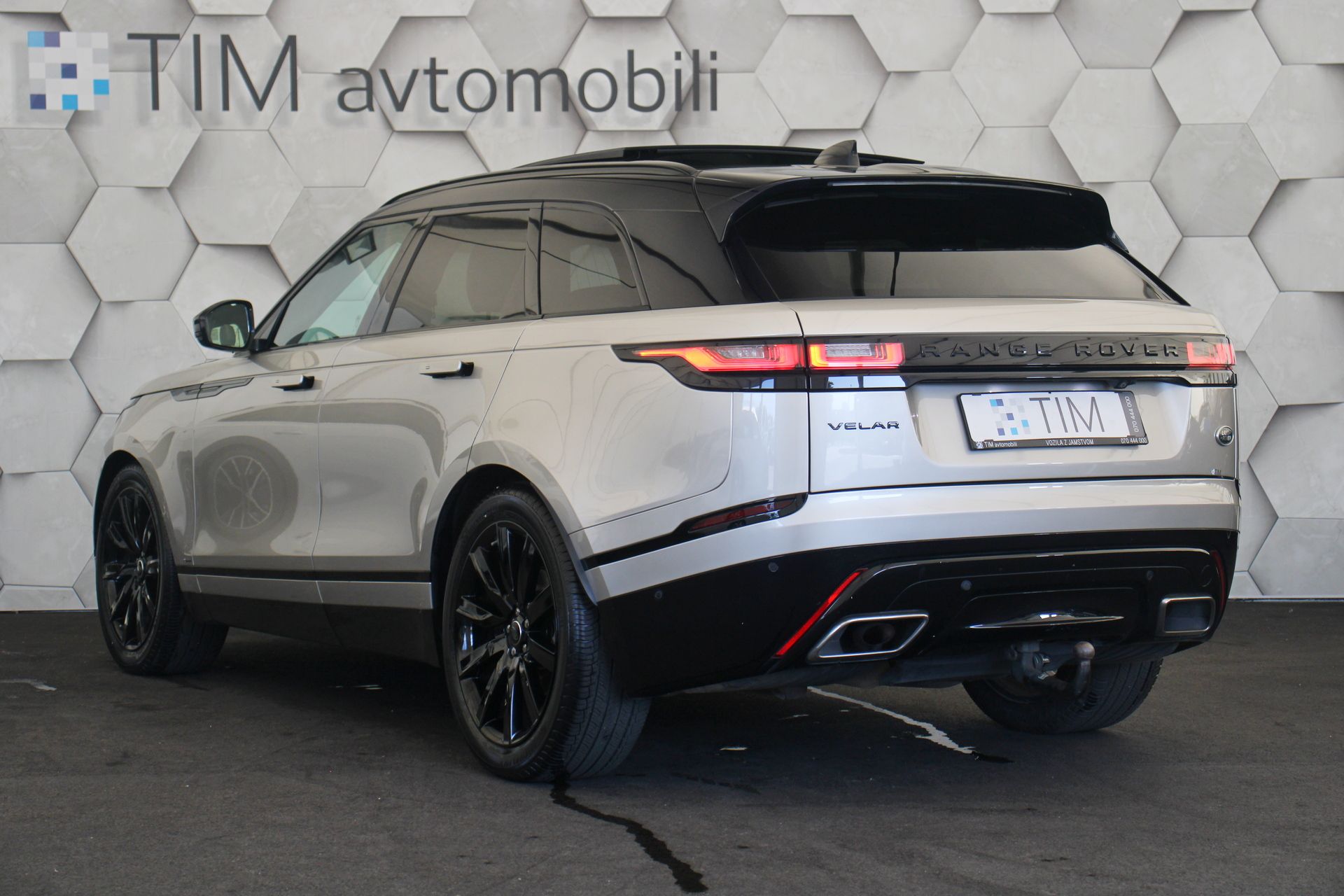 land rover range rover velar r-dynamic se 3.0d 4wd a8 300km pano airma - slika 4