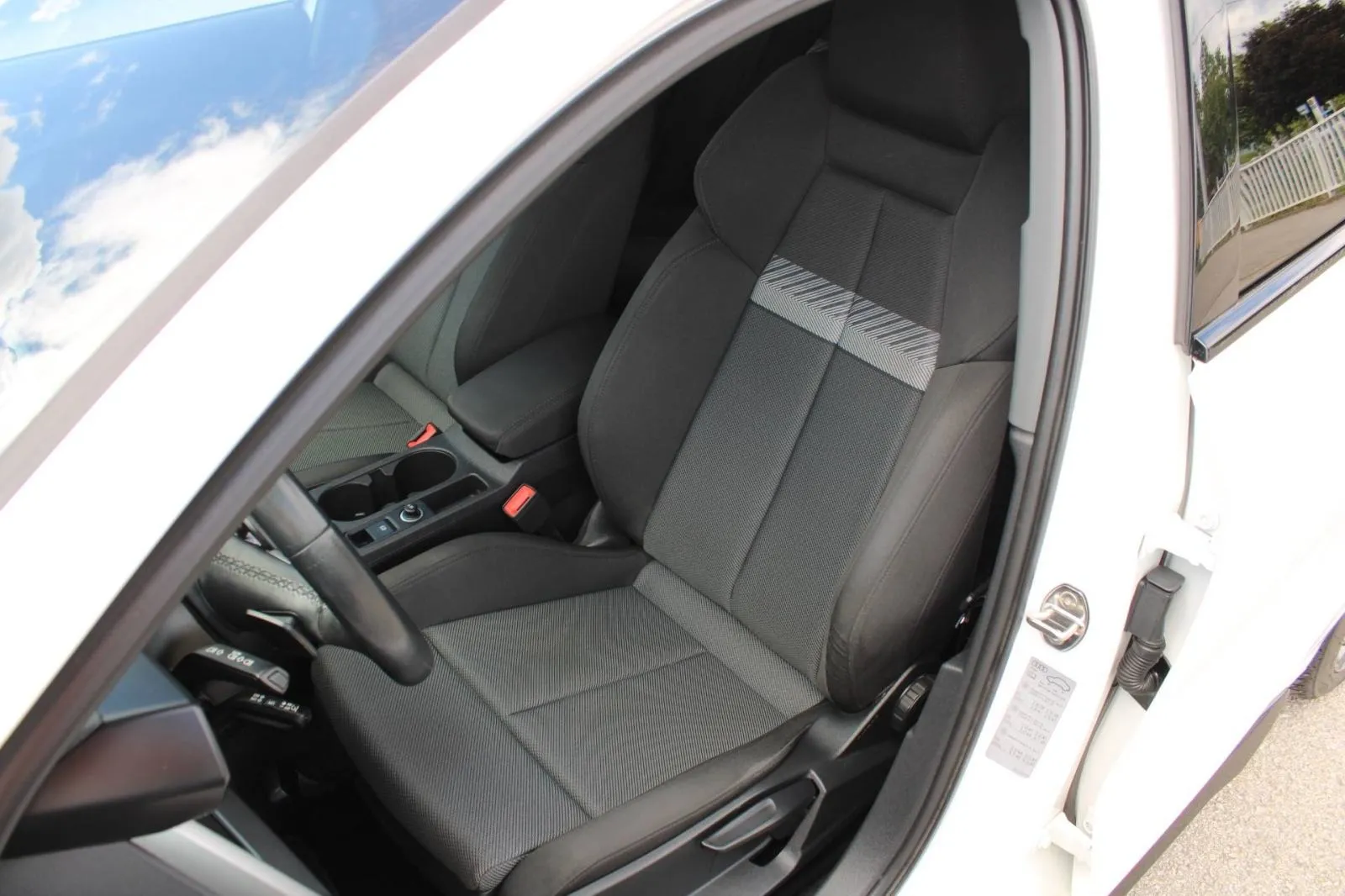 audi a3 45 tfsi e s-tronic s-line *virtual, led, navigacija* - slika 10