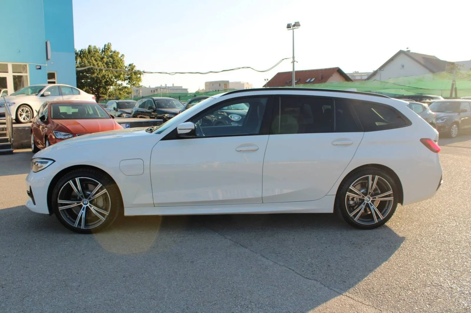 bmw serija 3 330e touring *led, panorama, navigacija* - slika 8