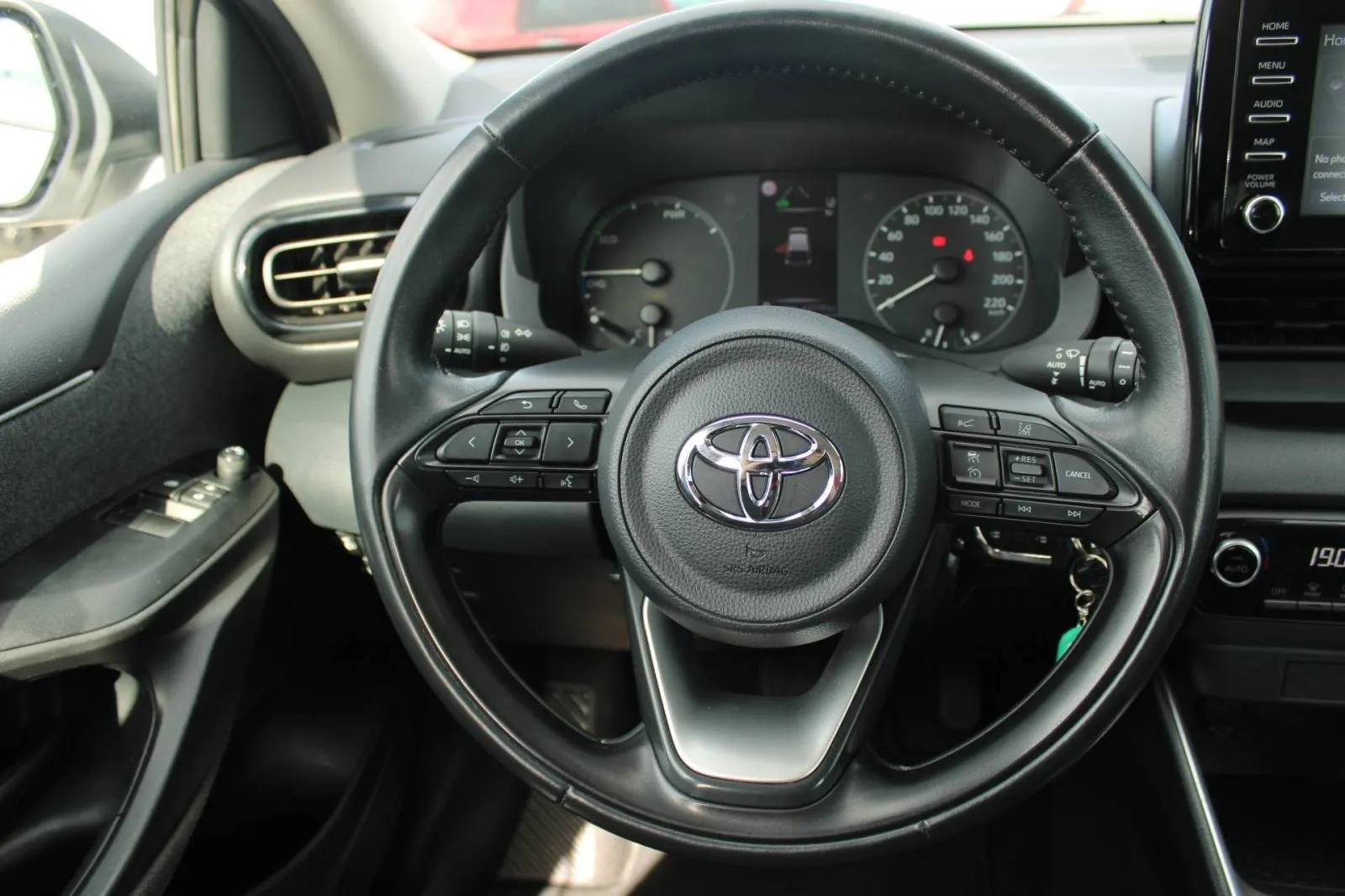 toyot yaris 1.5 hybrid automatik *kamera* - slika 13