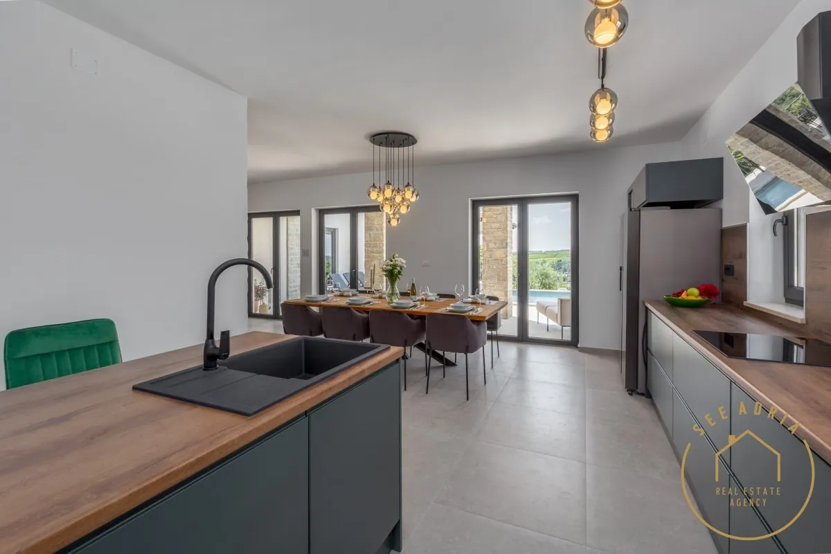 elegantna vila okružena zelenilom, buje - slika 21