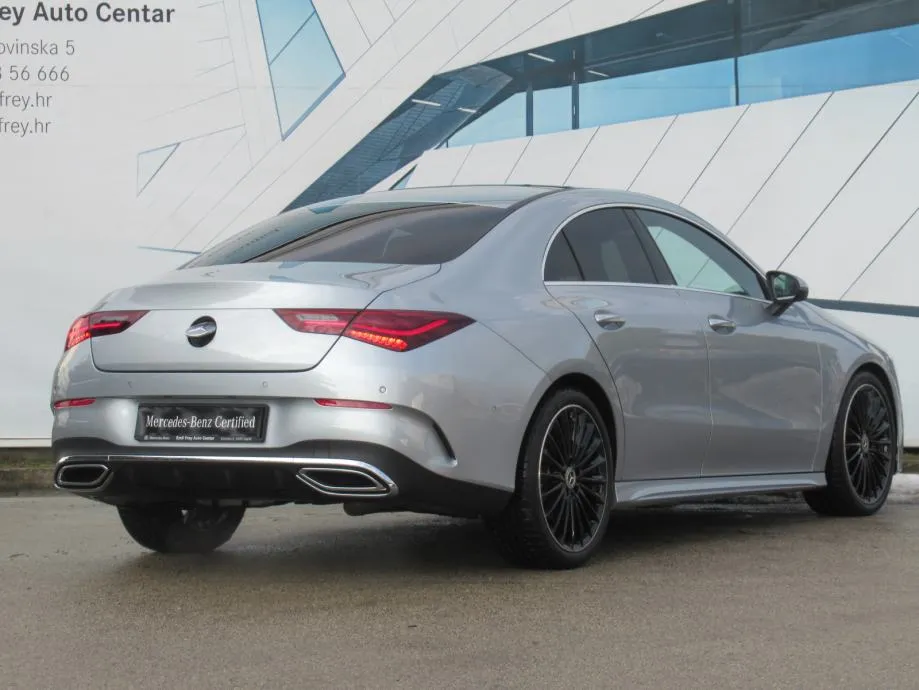 mercedes-benz cla 200 d amg line - slika 8