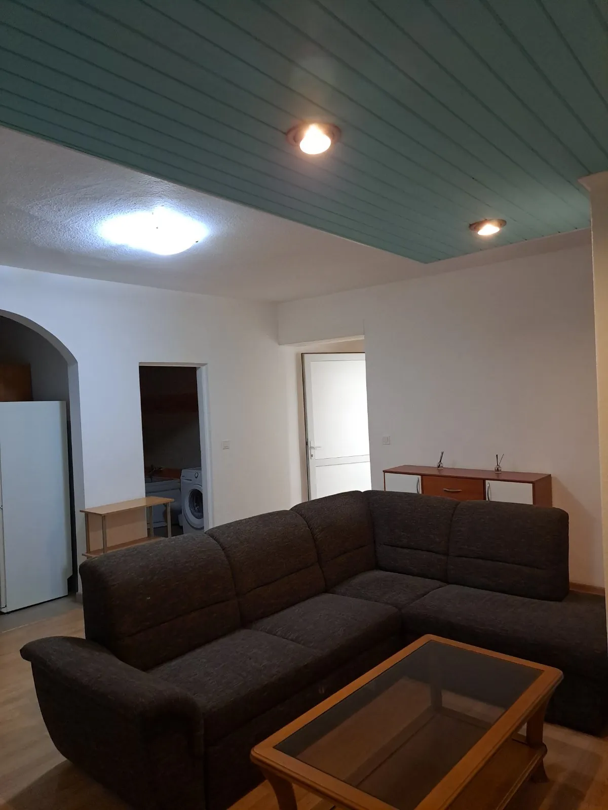 iznajmljujem potpuno uređen i opremljen stan 70m2 u centru bjelovara - slika 2