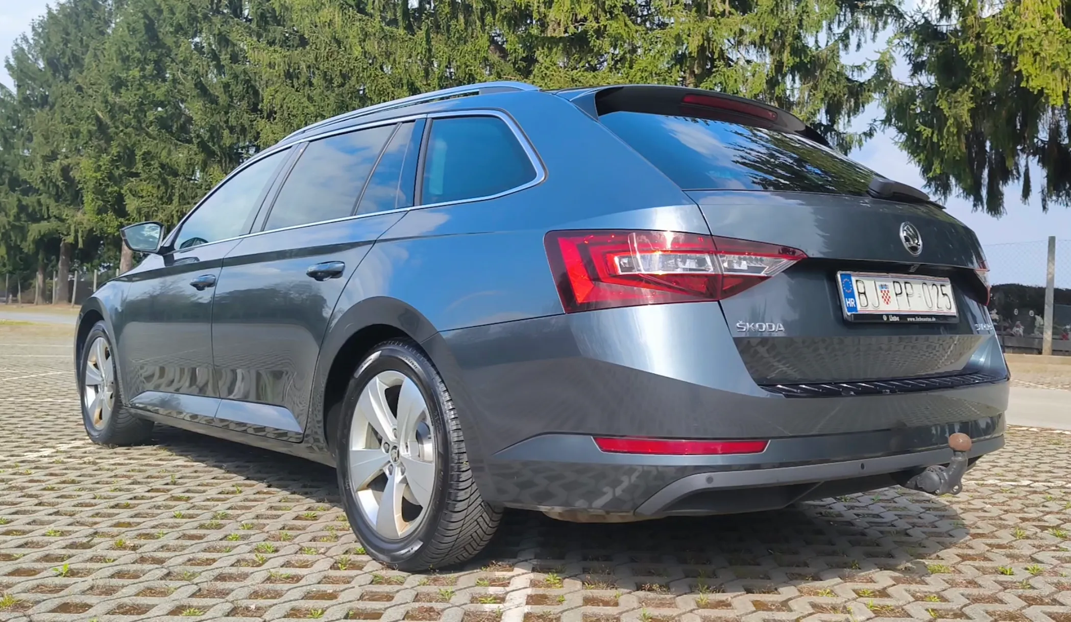 škoda superb combi 2,0 tdi, dsg, virtual, 140kw, ekstra stanje - slika 14