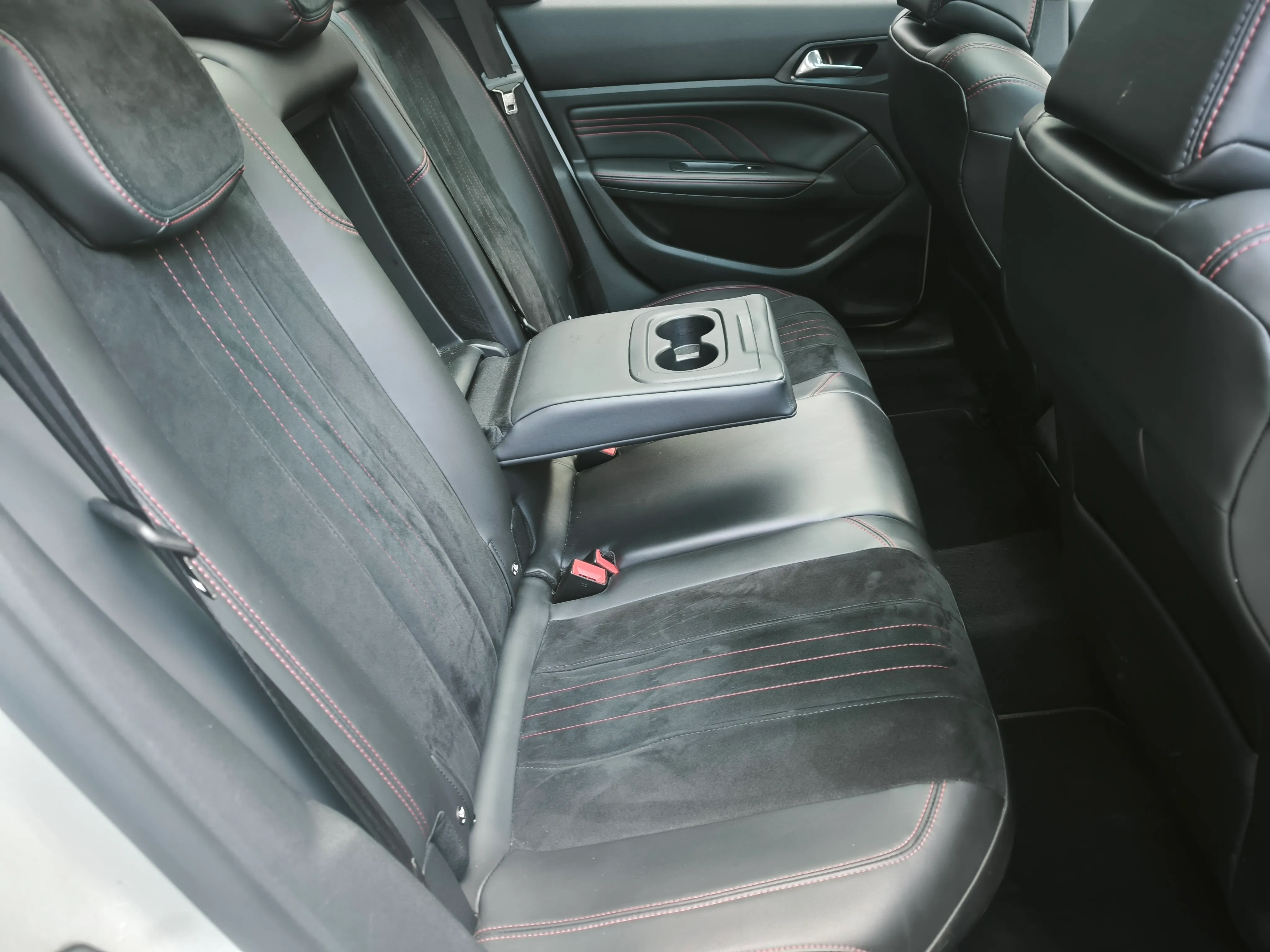 peugeot 308 sw 1,5 hdi, gt line,panorama, veliki servis, ekstra stanje - slika 21