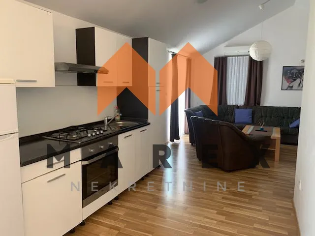prostrani apartman s pogledom na more u povljani - slika 8