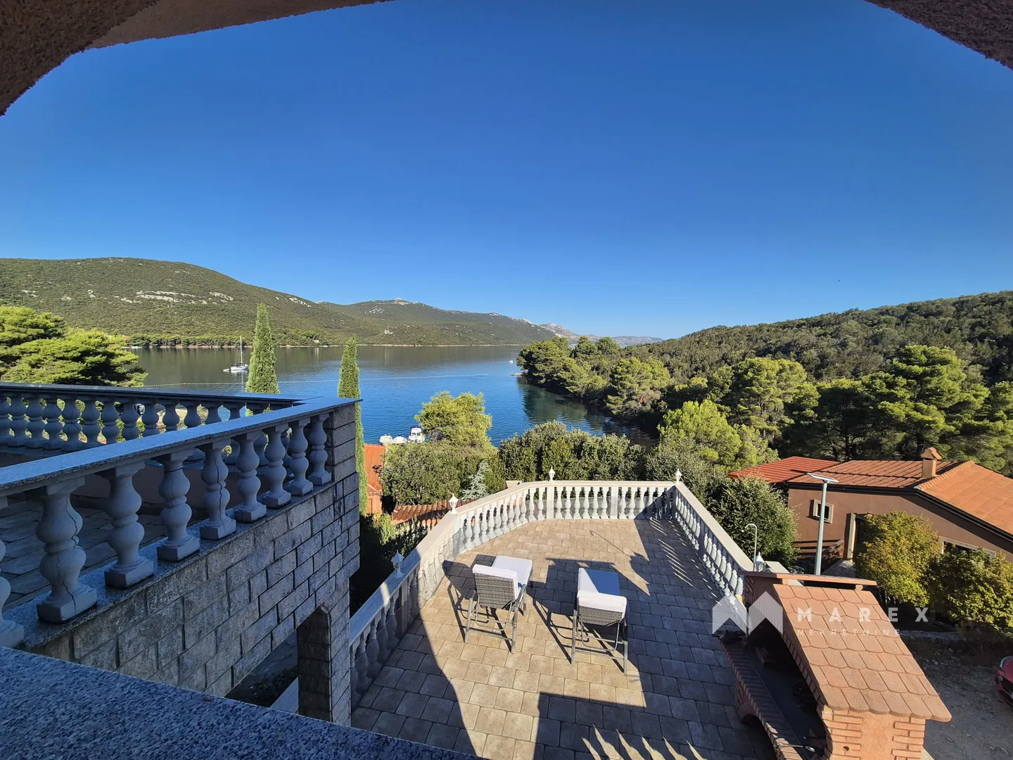 atraktivna kuća luka 114 m2,na samom moru - slika 12