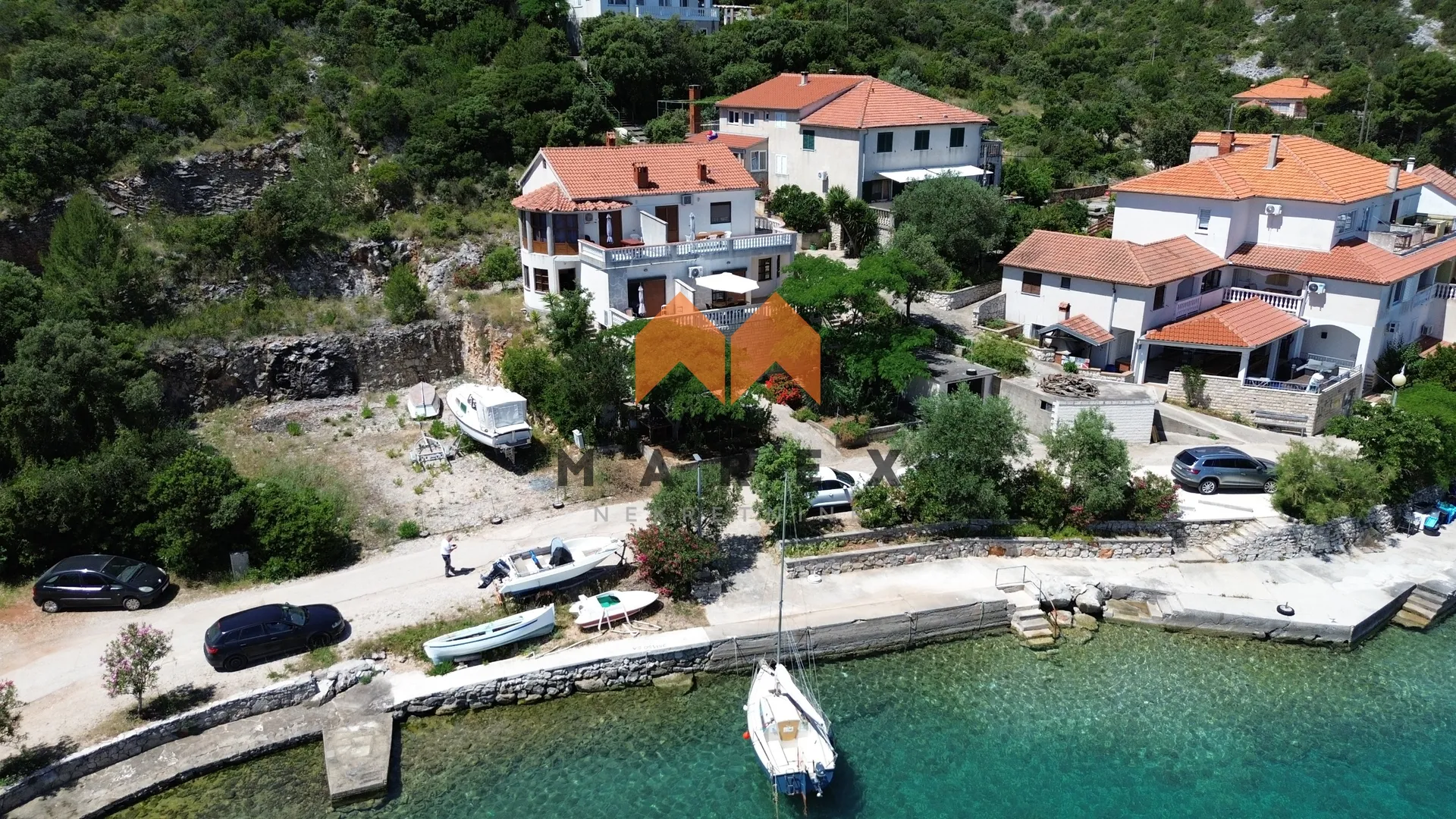 top lokacija-kuća uz more sa 4 apartmana i 1 studio - slika 2
