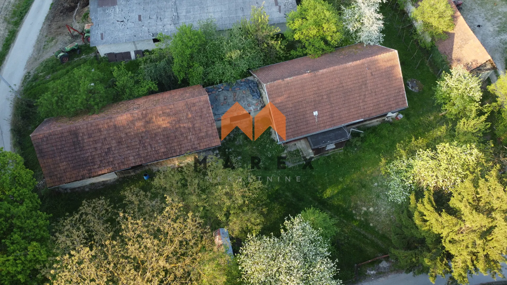 kuća 100 m2 + gospodarski objekt na parceli 2910 m2 - luka - slika 3