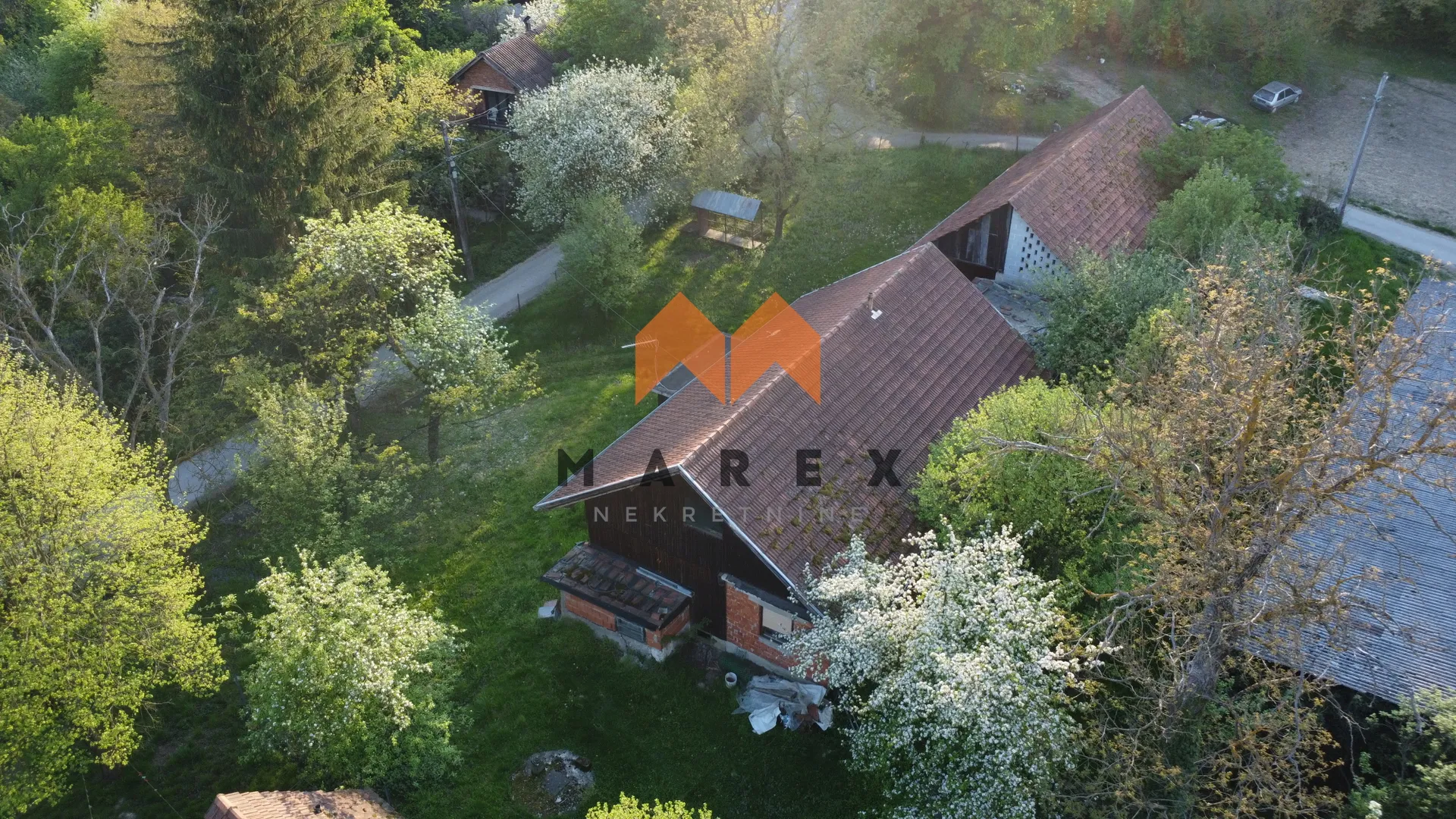 kuća 100 m2 + gospodarski objekt na parceli 2910 m2 - luka - slika 2