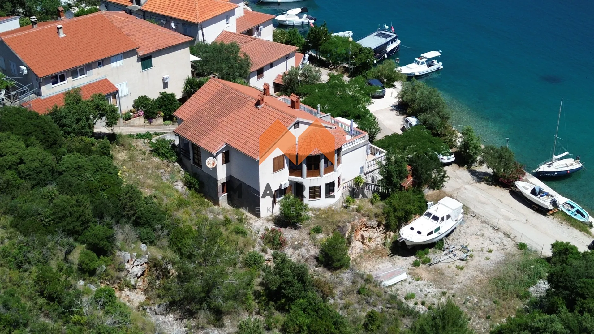 top lokacija-kuća uz more sa 4 apartmana i 1 studio - slika 3