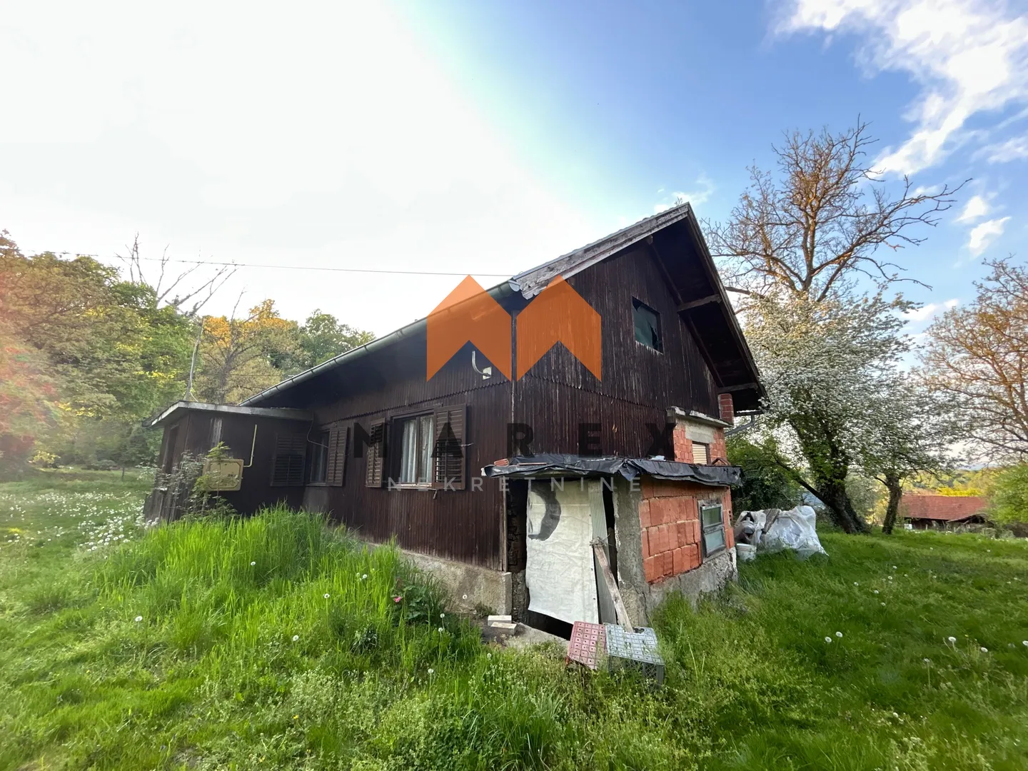 kuća 100 m2 + gospodarski objekt na parceli 2910 m2 - luka - slika 9